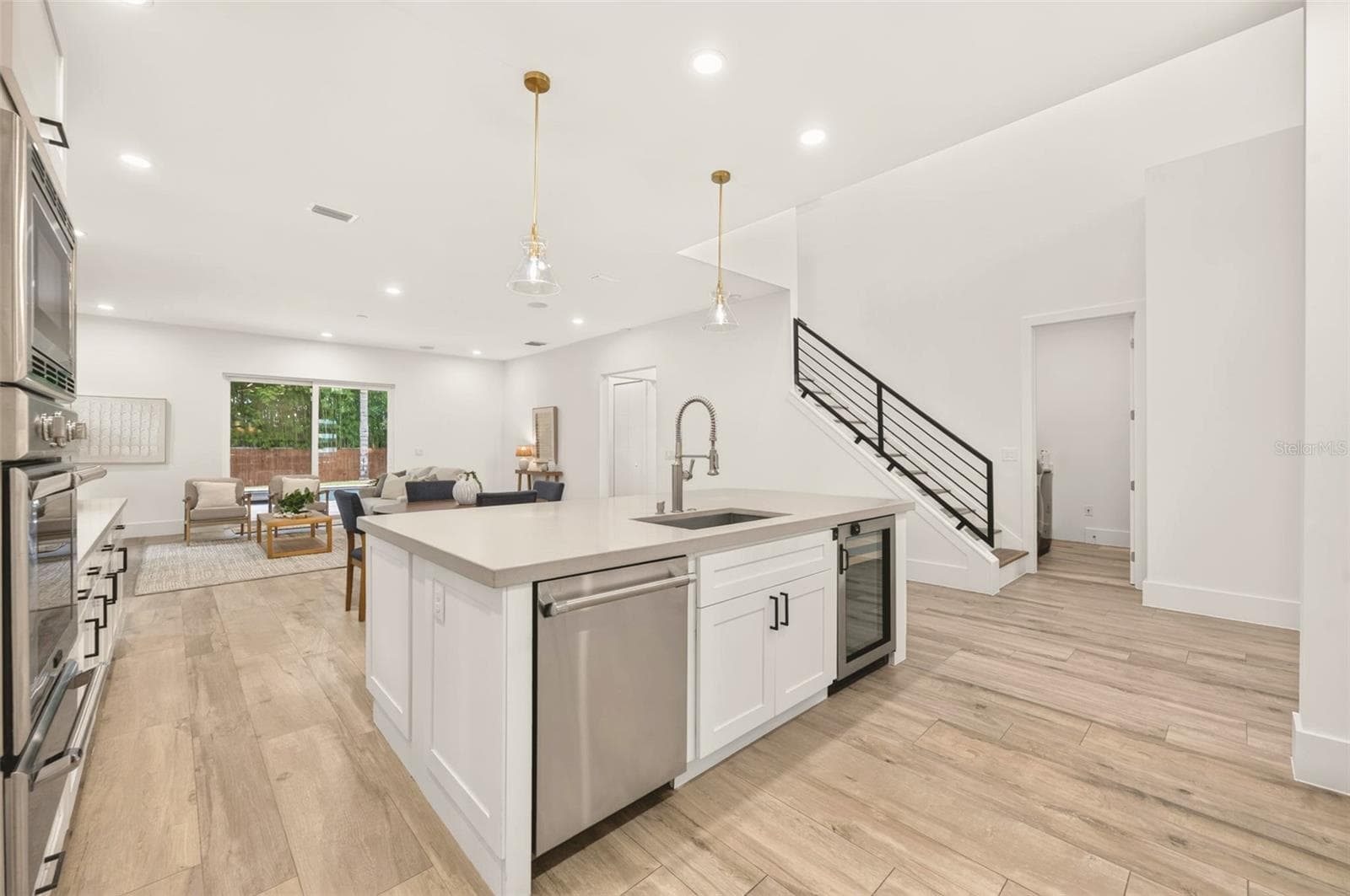 Large island with wine refrigerator - 2343 VERSAILLES AVE, WINTER PARK