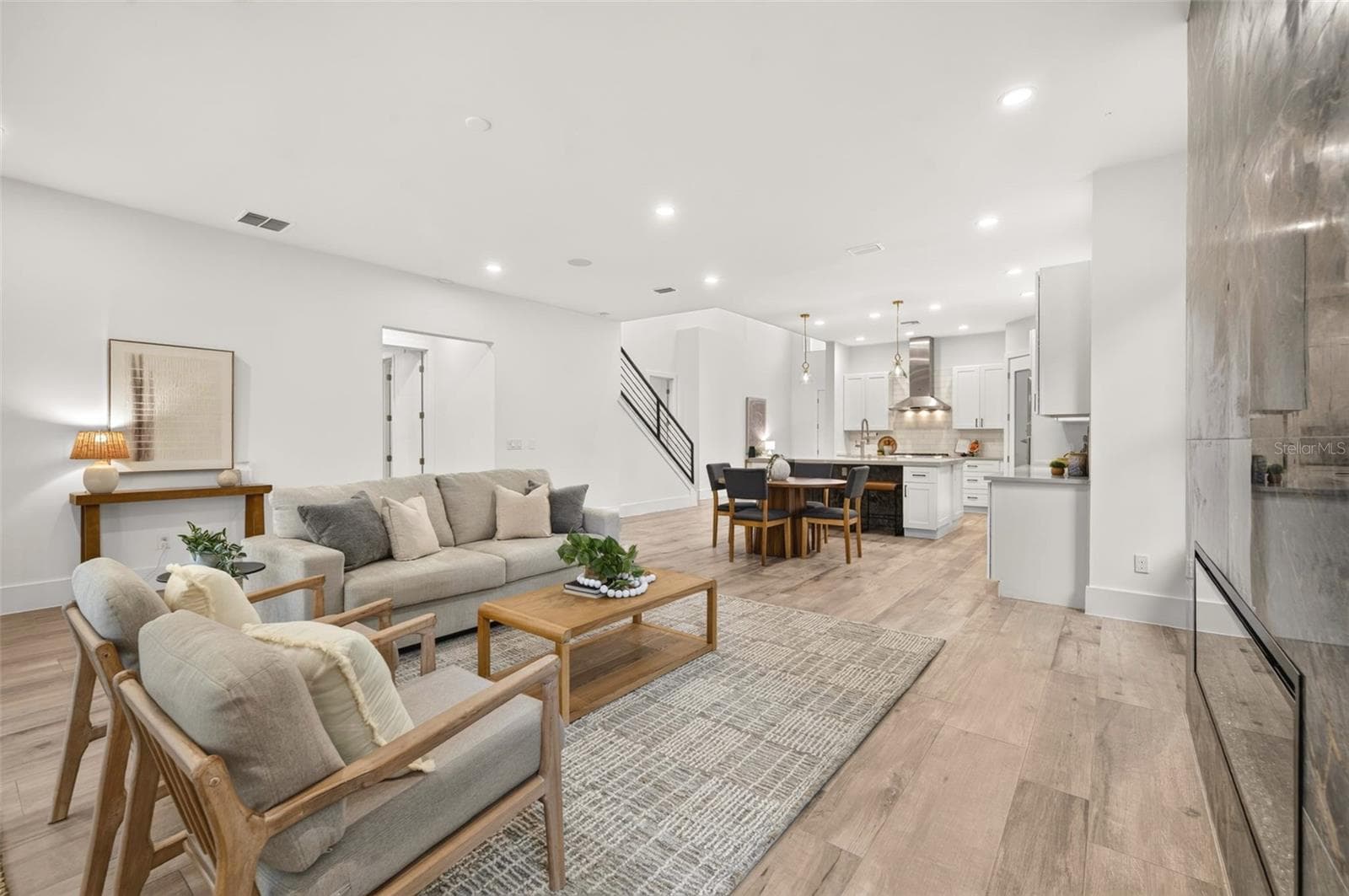 Living/dining/kitchen combo is ideal for entertaining - 2343 VERSAILLES AVE, WINTER PARK