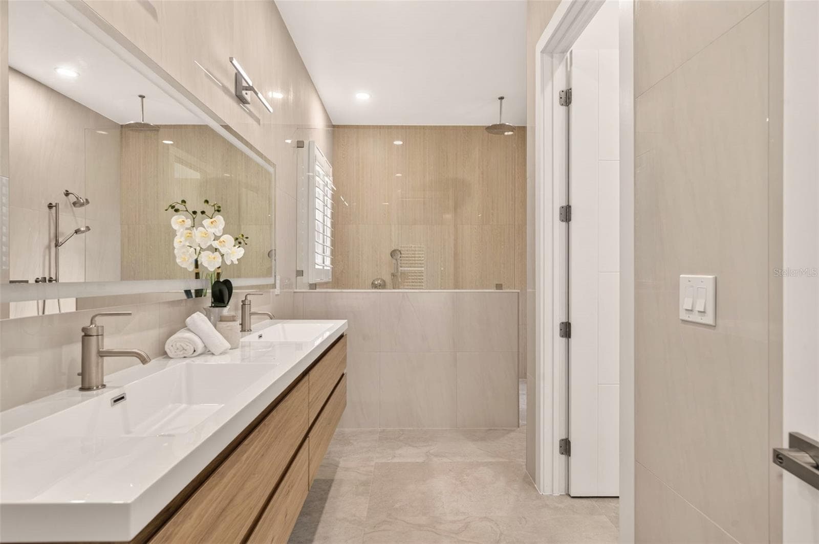 Anti-fog LED vanity mirror & luxurious bidet in private water closet - 2343 VERSAILLES AVE, WINTER PARK