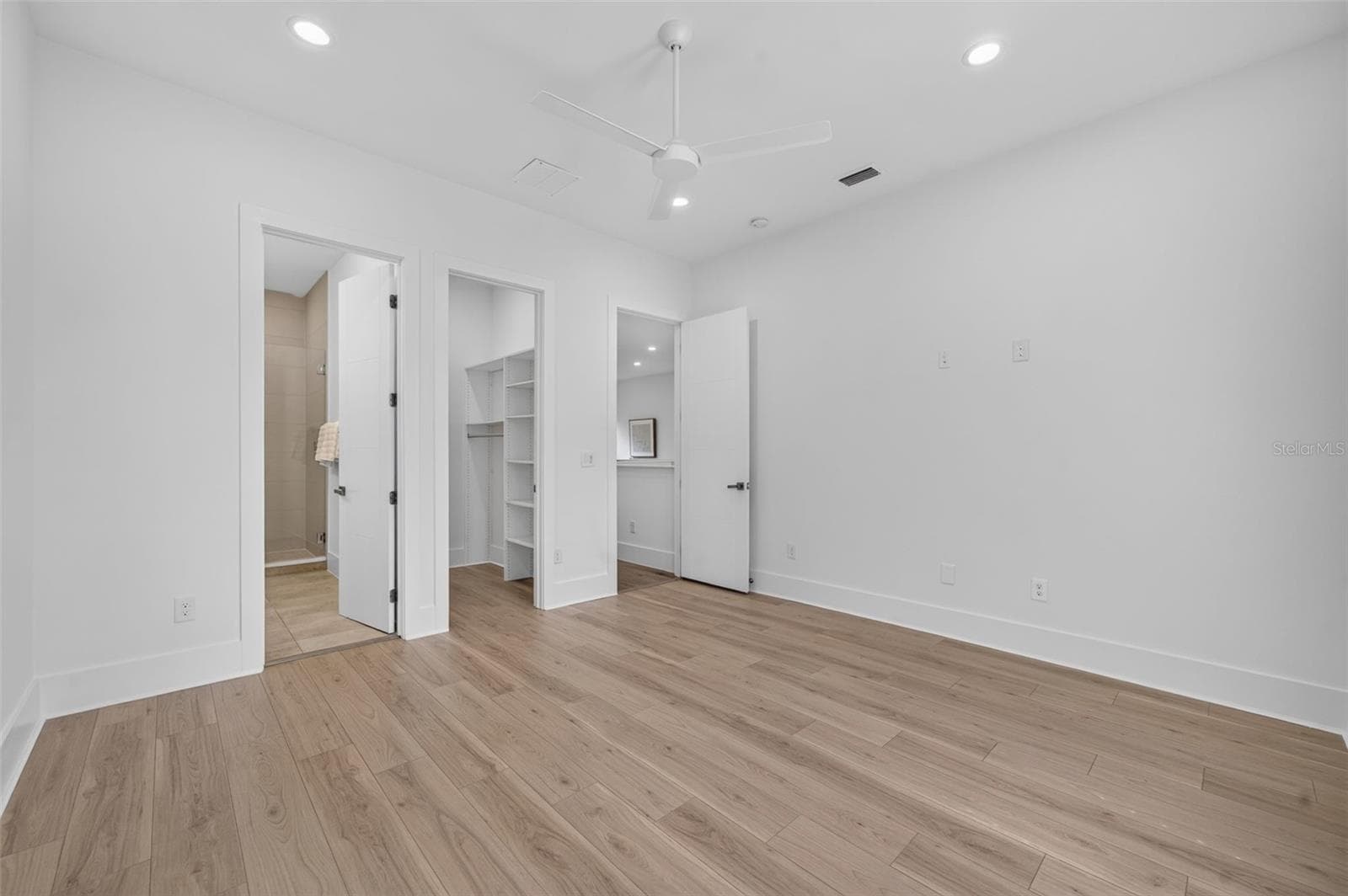 Bedroom 2 with en-suite bath & walk-in closet - 2343 VERSAILLES AVE, WINTER PARK