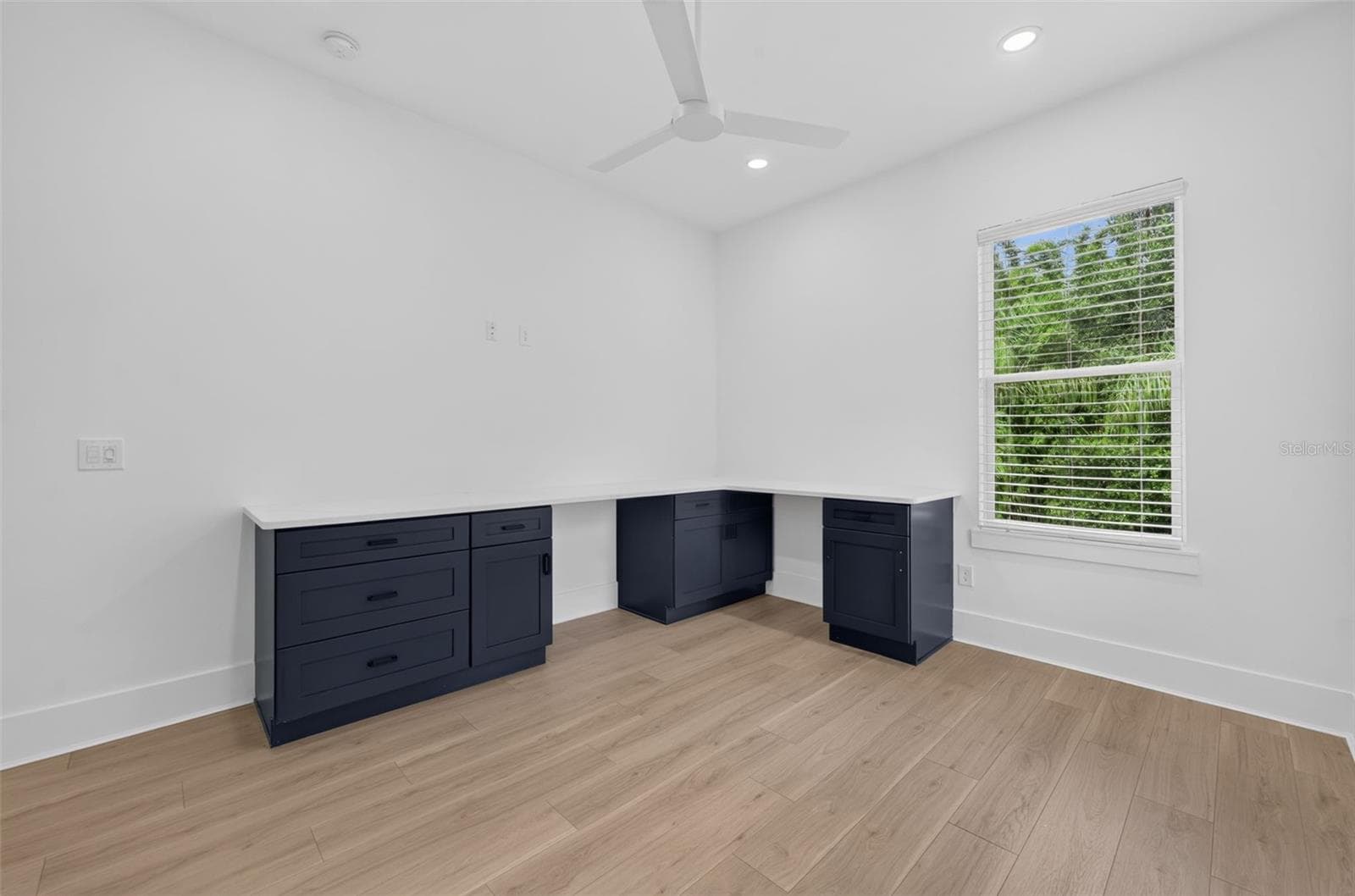 Bedroom 3 with custom workstation & walk-in closet - 2343 VERSAILLES AVE, WINTER PARK