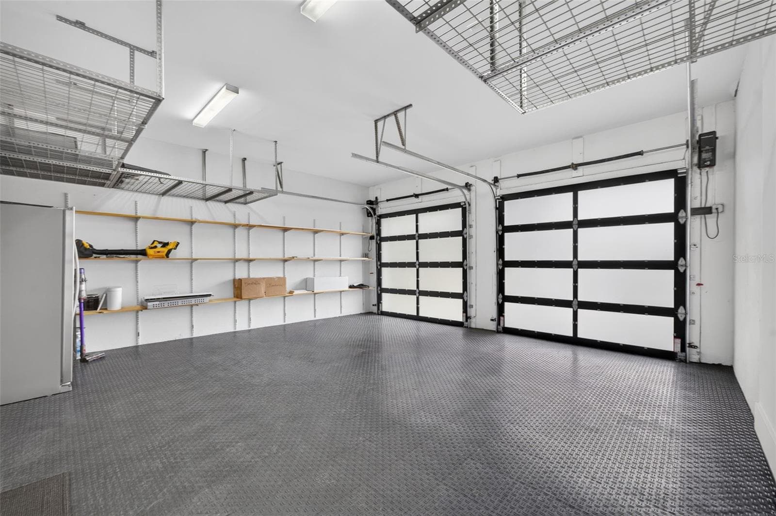 2-car garage with durable flooring & tons of storage - 2343 VERSAILLES AVE, WINTER PARK