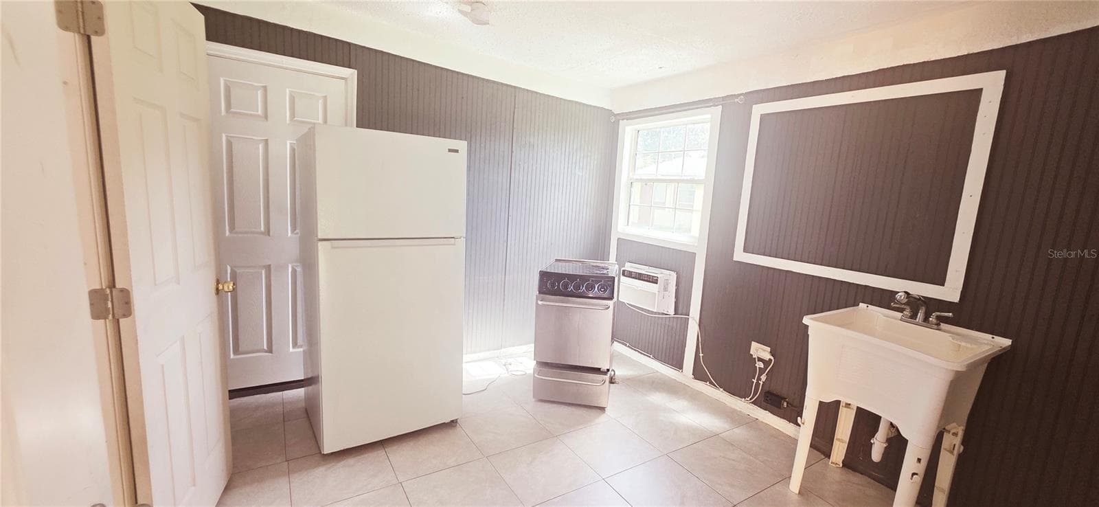 Single Family Residence at 1135 HOLDEN AVE #1/2, ORLANDO, photo 6 of 7
