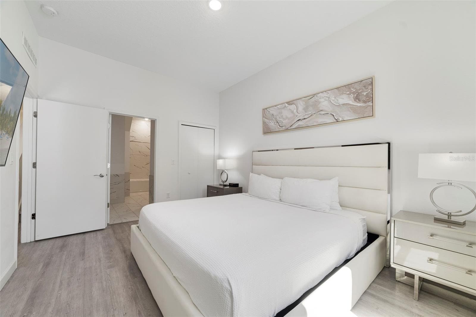 Main floor primary suite. - 340 FAMAGUSTA DR, DAVENPORT