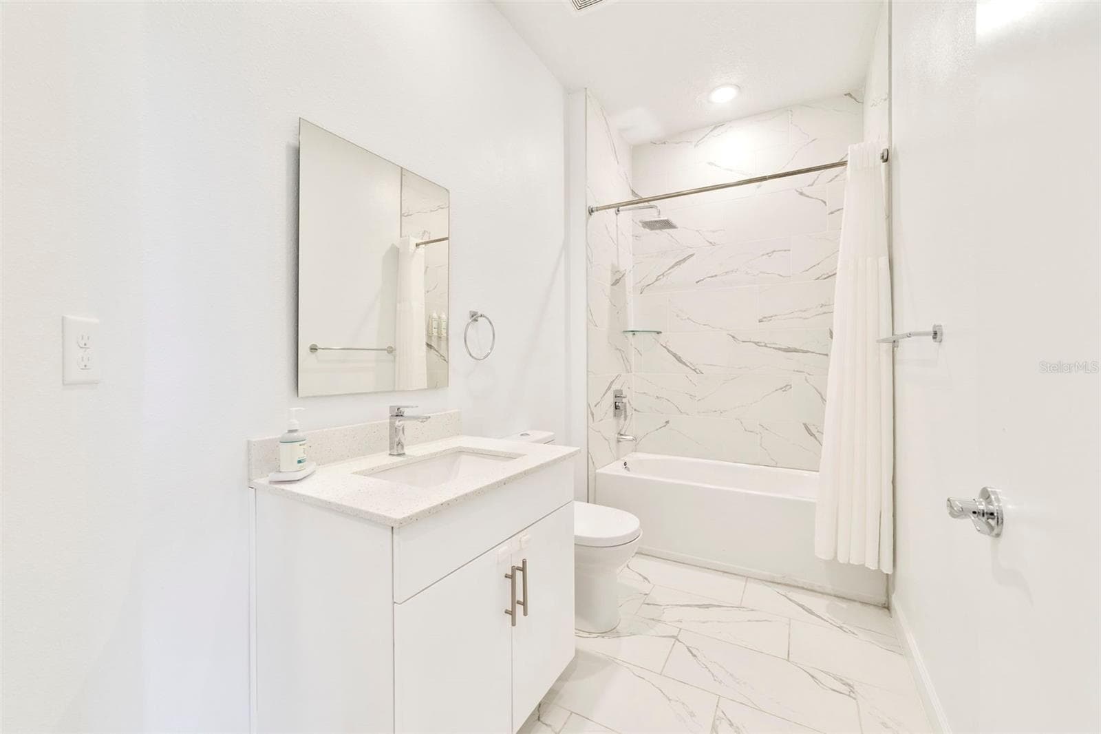 Third full bath. - 340 FAMAGUSTA DR, DAVENPORT