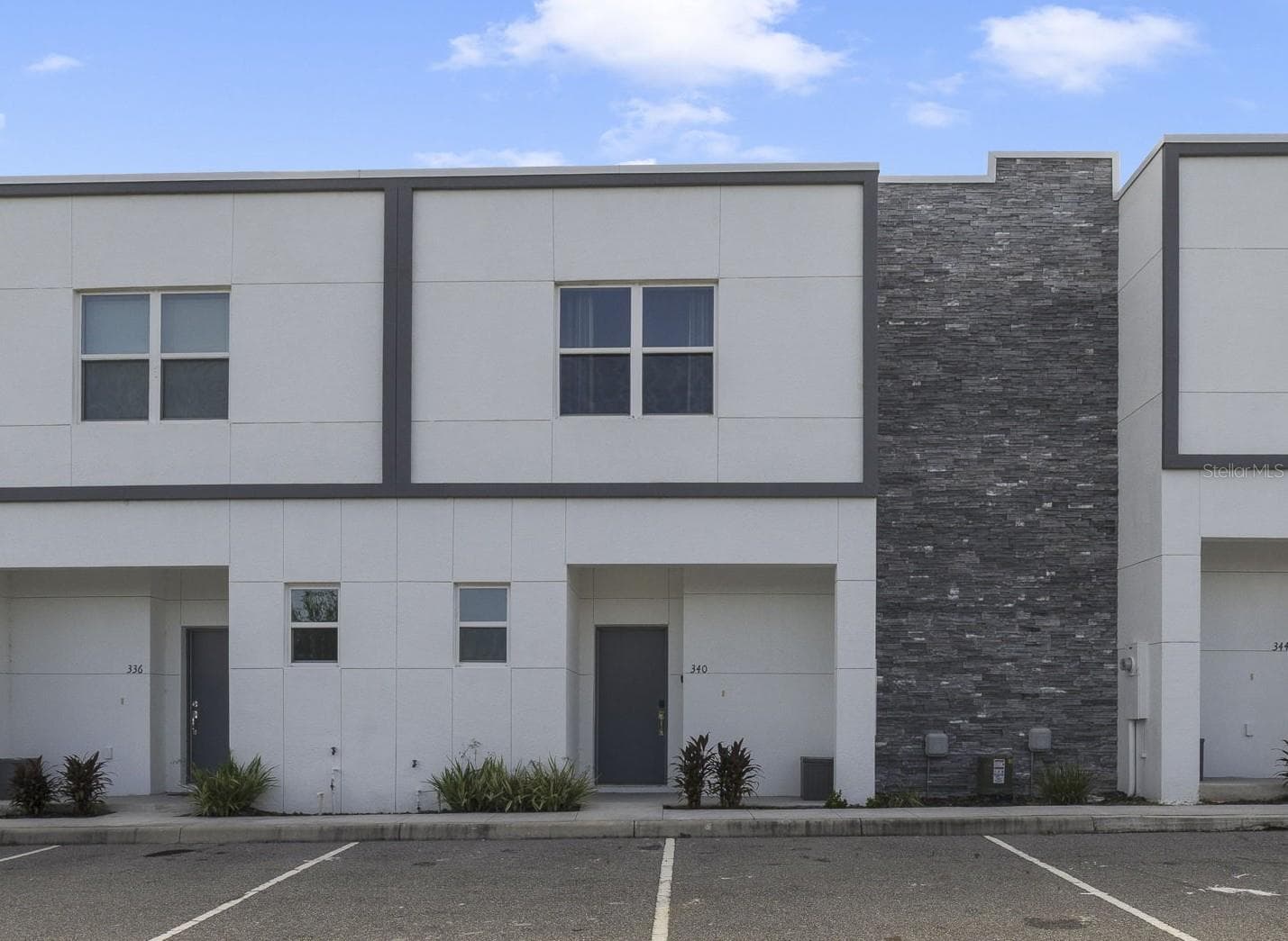 This modern home away from home is move in ready! - 340 FAMAGUSTA DR, DAVENPORT
