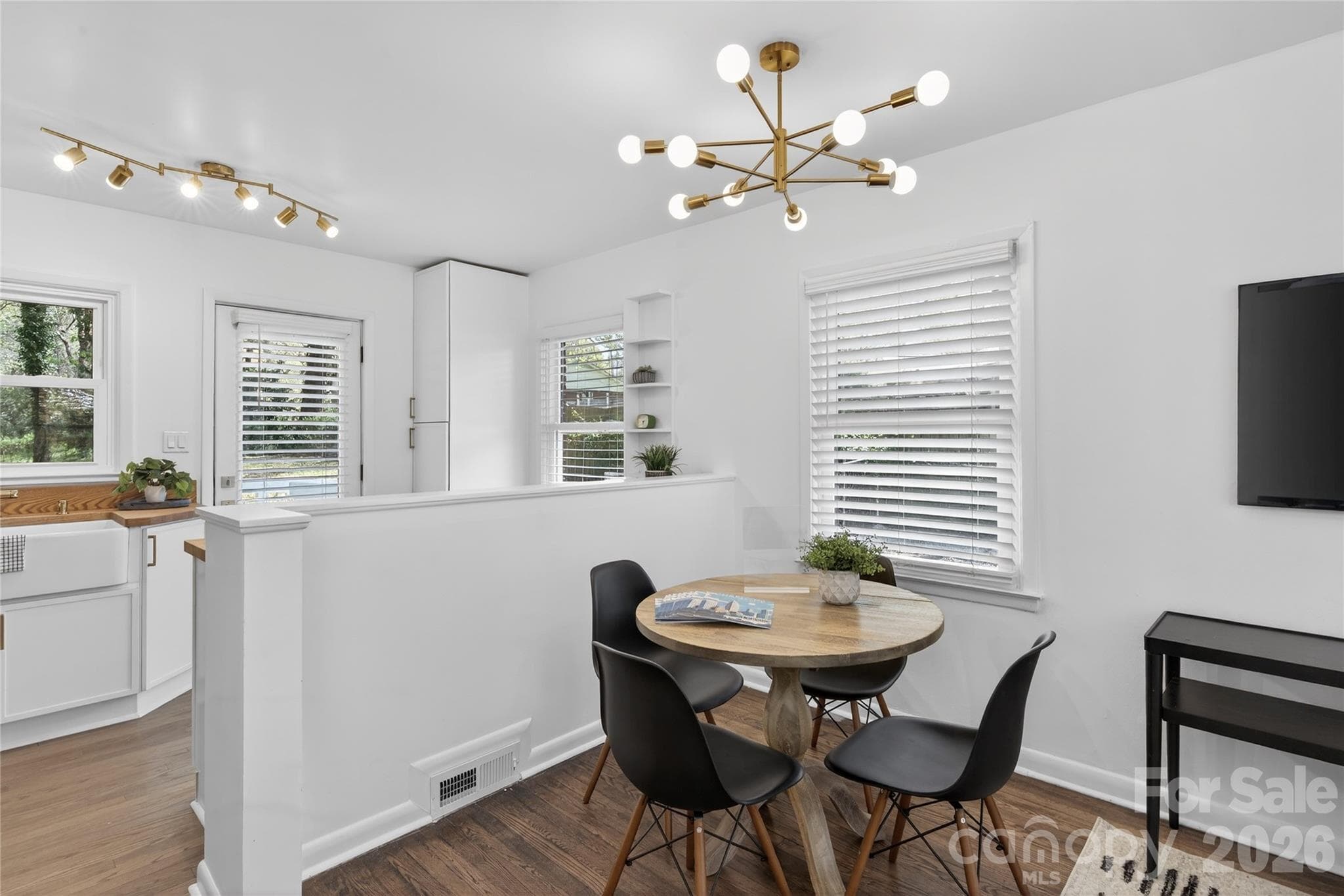 Single Family Residence at 5412 Milhaven Lane, Charlotte, photo 7 of 37