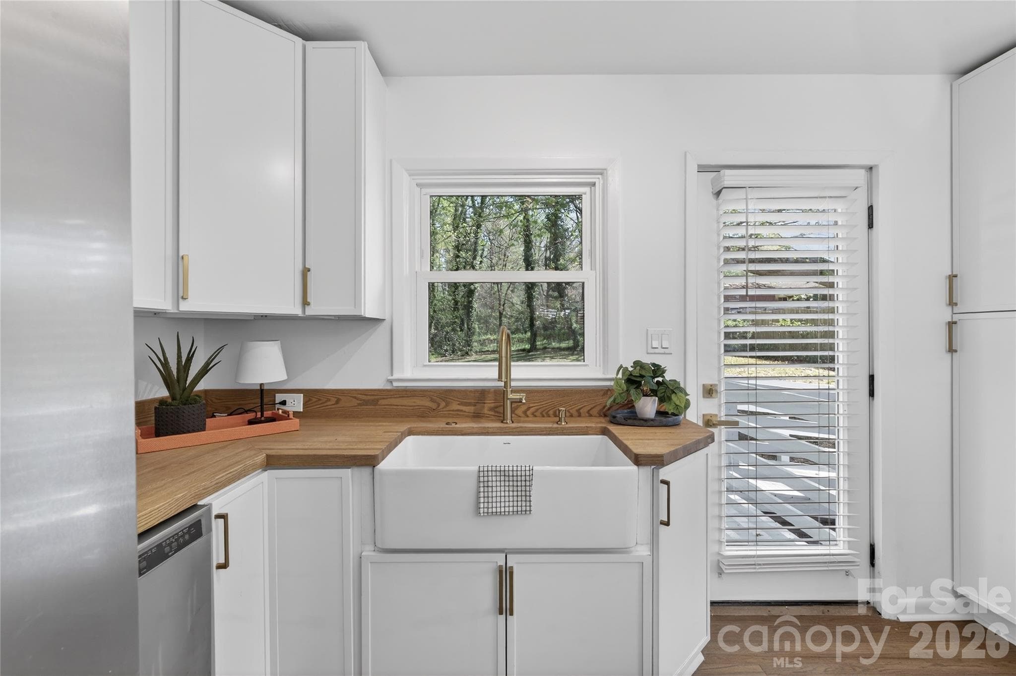 Single Family Residence at 5412 Milhaven Lane, Charlotte, photo 9 of 37