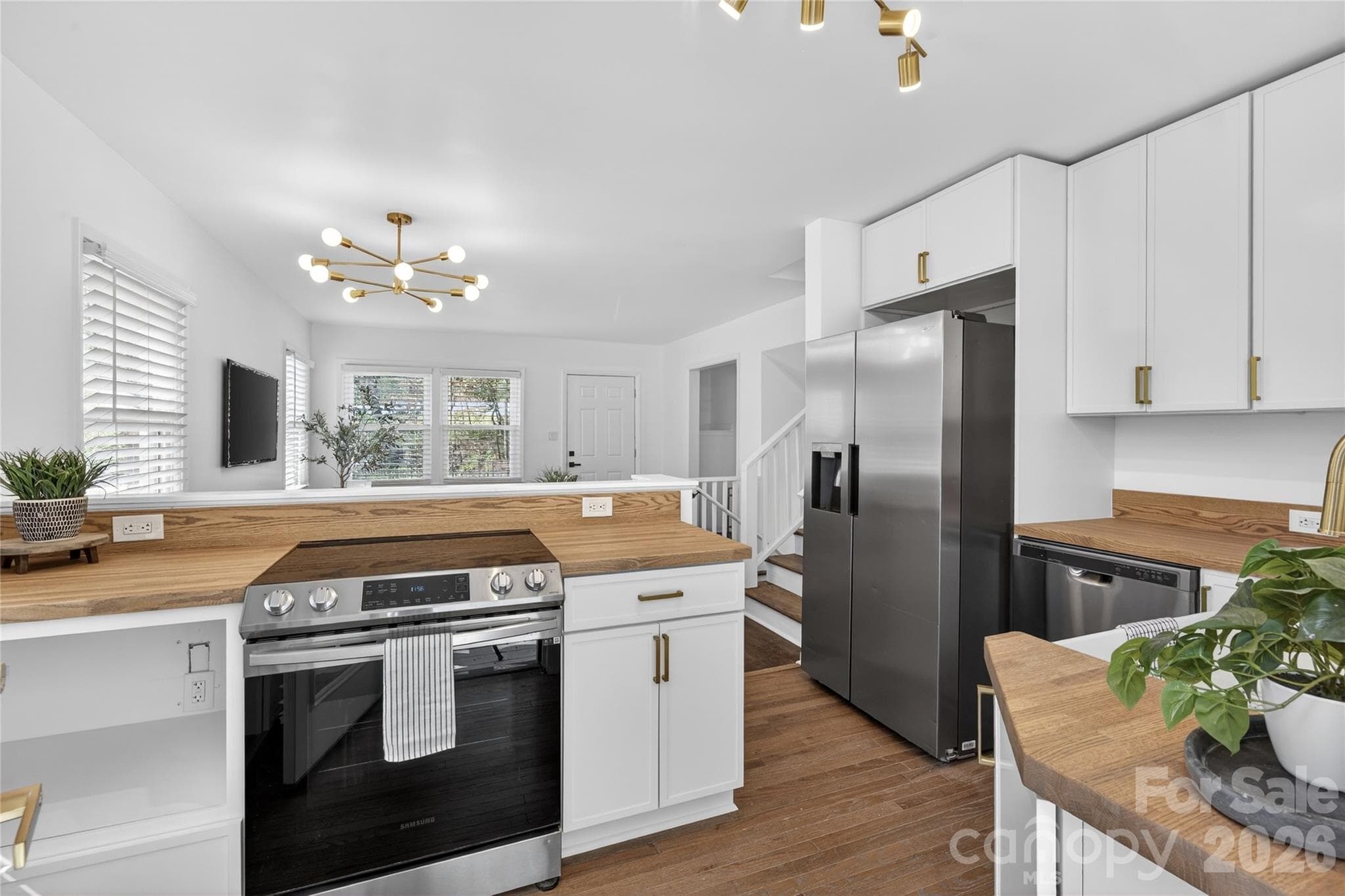 Single Family Residence at 5412 Milhaven Lane, Charlotte, photo 12 of 37