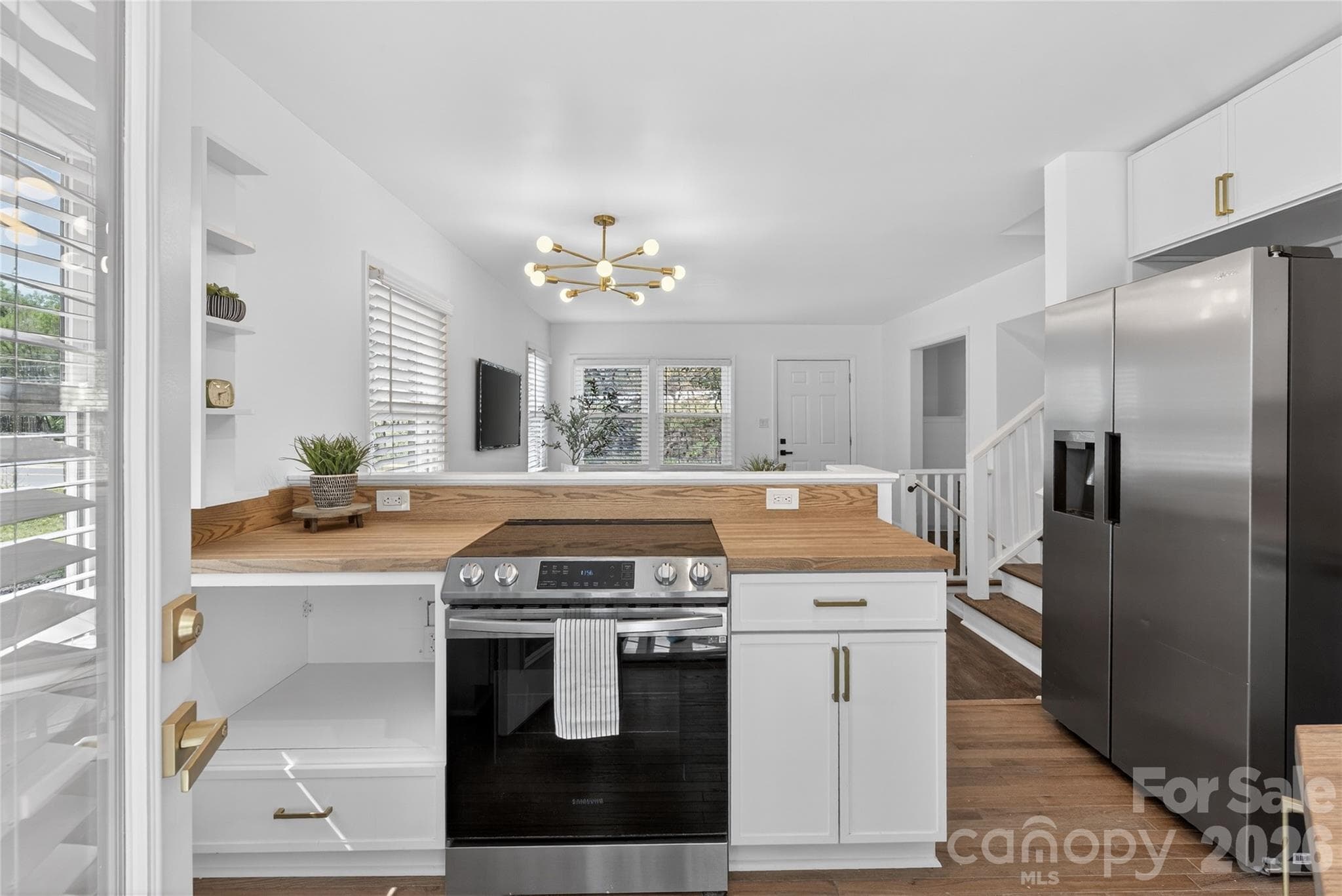 Single Family Residence at 5412 Milhaven Lane, Charlotte, photo 13 of 37