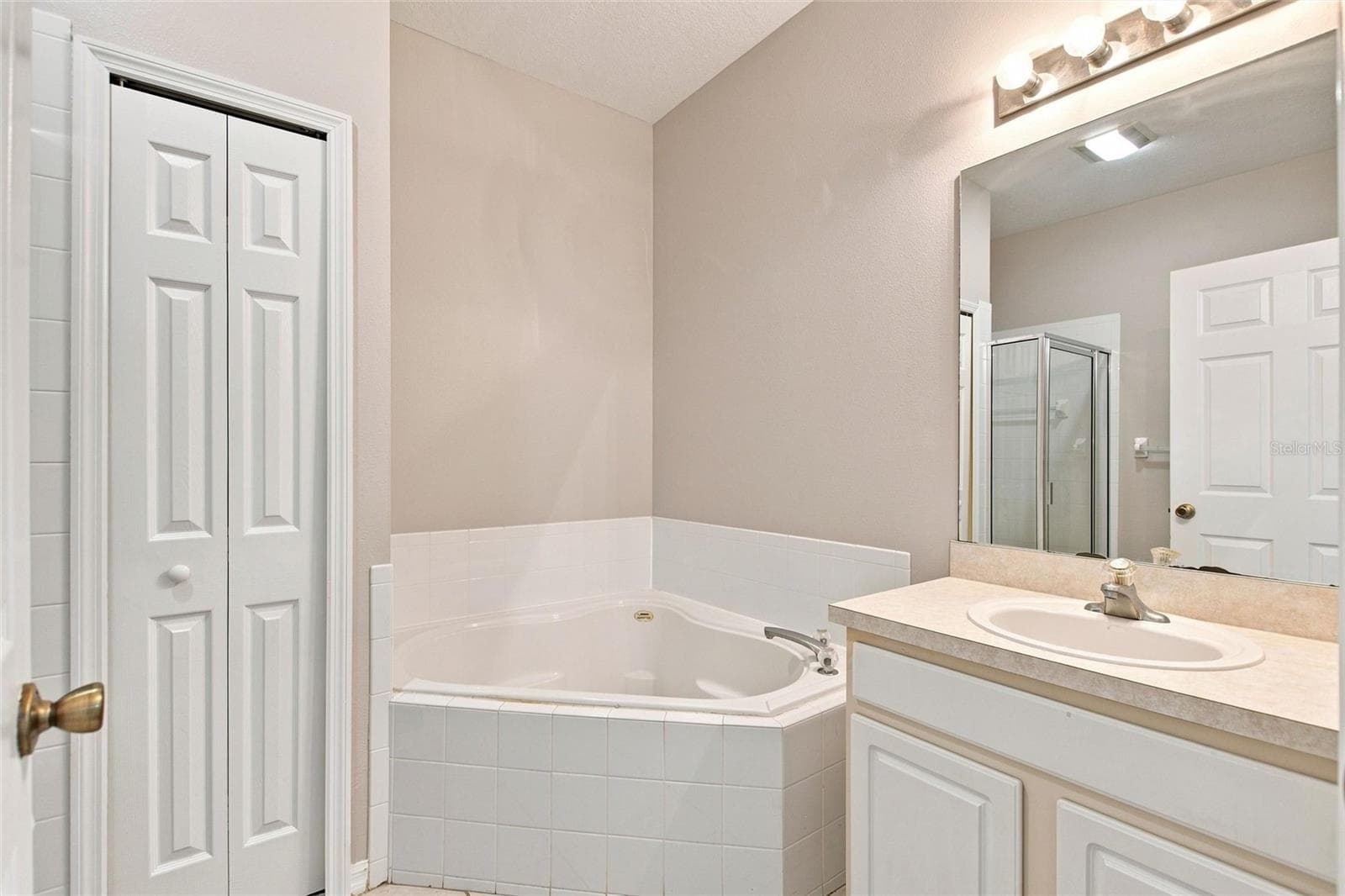 Single Family Residence at 16616 PALM SPRING DR, CLERMONT, photo 30 of 48