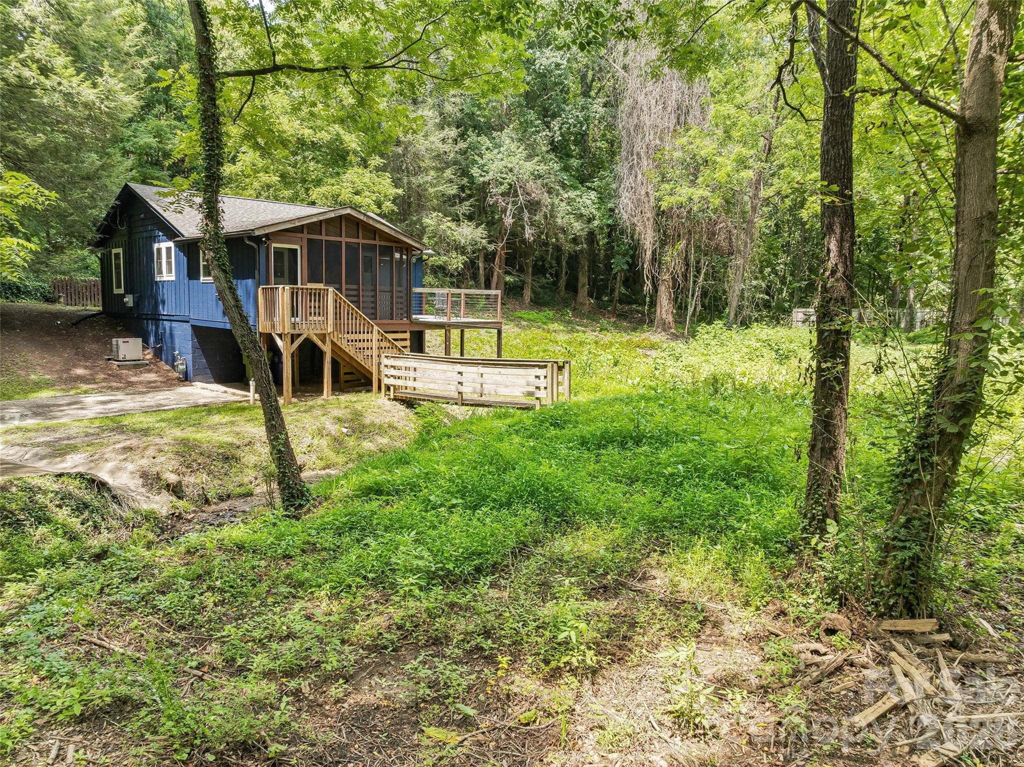 Beautiful home on 1.2 flat acres in the heart of Asheville! - 468 Governors View Road, Asheville