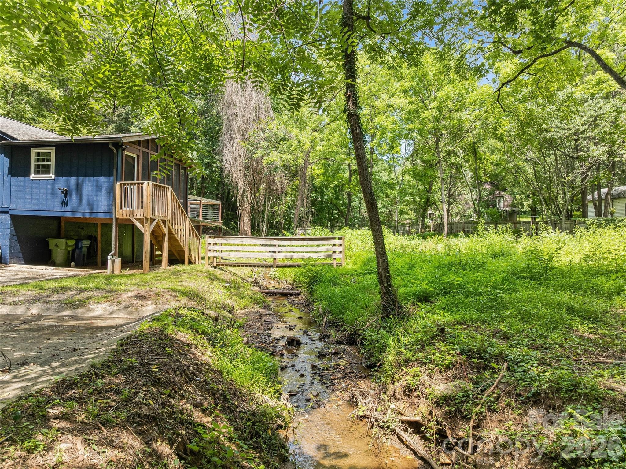 Quiet creekside living. - 468 Governors View Road, Asheville