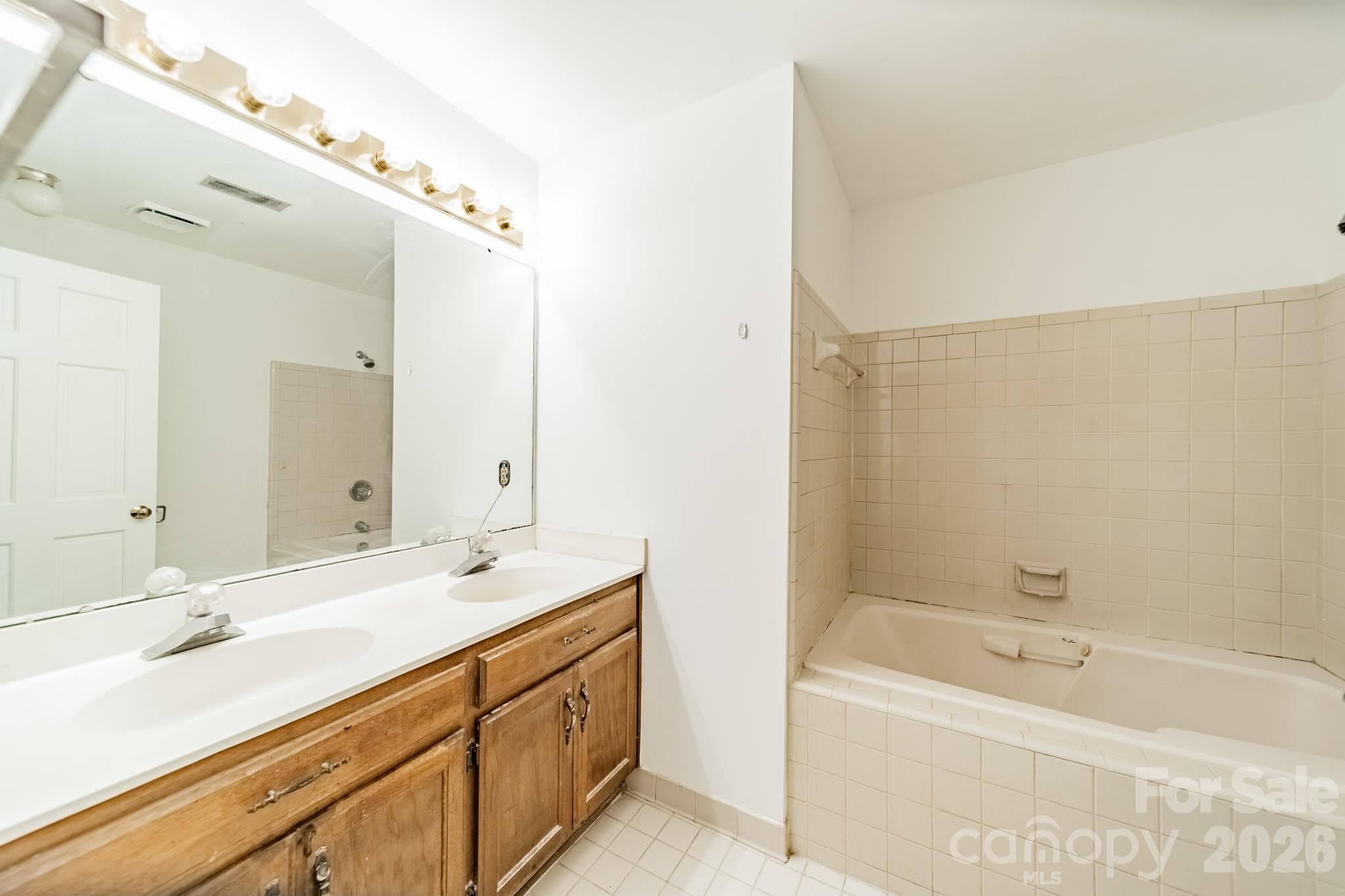 Upstairs bathroom - 7426 Newmans Lane, Charlotte