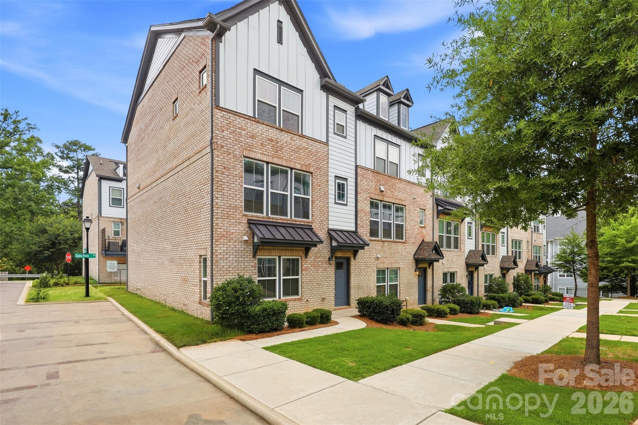 Townhouse at 604 Tudor Park Way, Charlotte, photo 4 of 35
