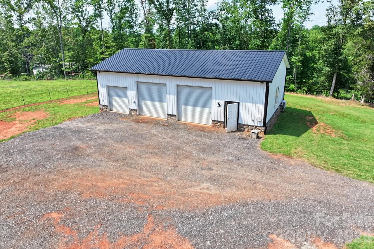 1500 sq ft metal building. 200 amp service. Air compressor - 393 Cedar Grove Church Road, Vale
