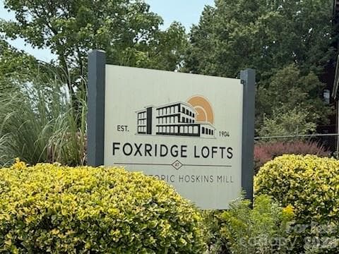 Condominium at 201 S Hoskins Road, Charlotte, photo 2 of 32