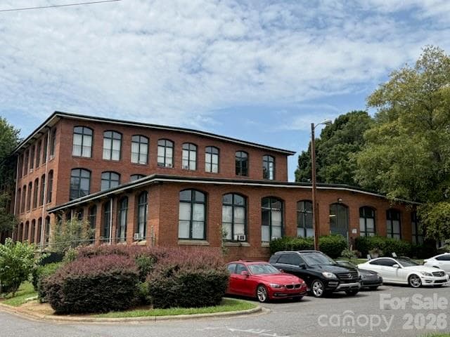 Condominium at 201 S Hoskins Road, Charlotte, photo 3 of 32