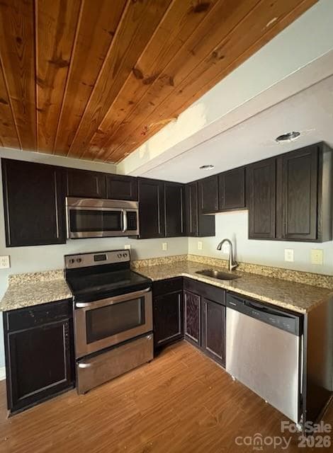 Condominium at 201 S Hoskins Road, Charlotte, photo 6 of 32