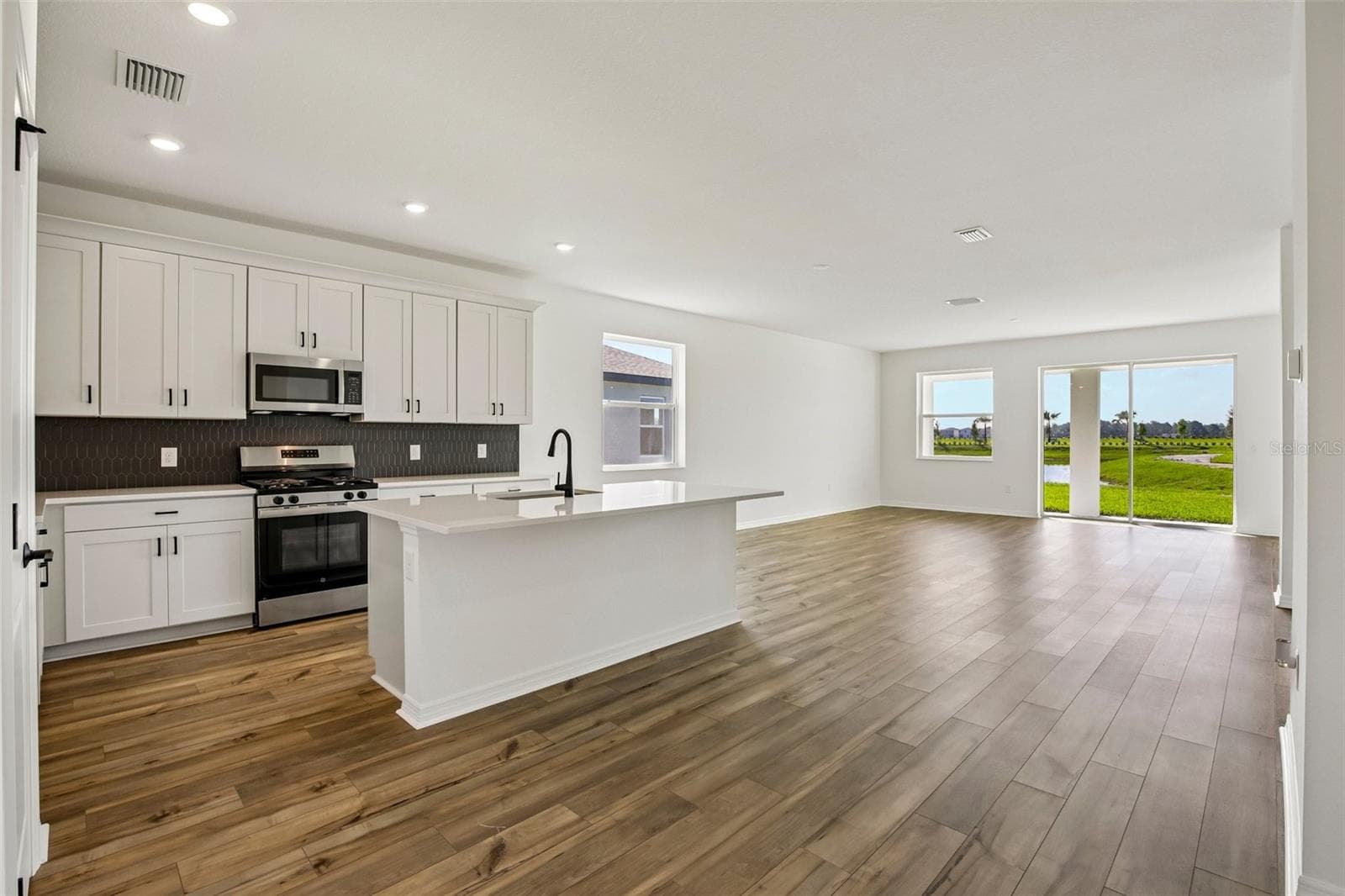 Single Family Residence at 13810 BERTRAND AVE, PALMETTO, photo 2 of 33
