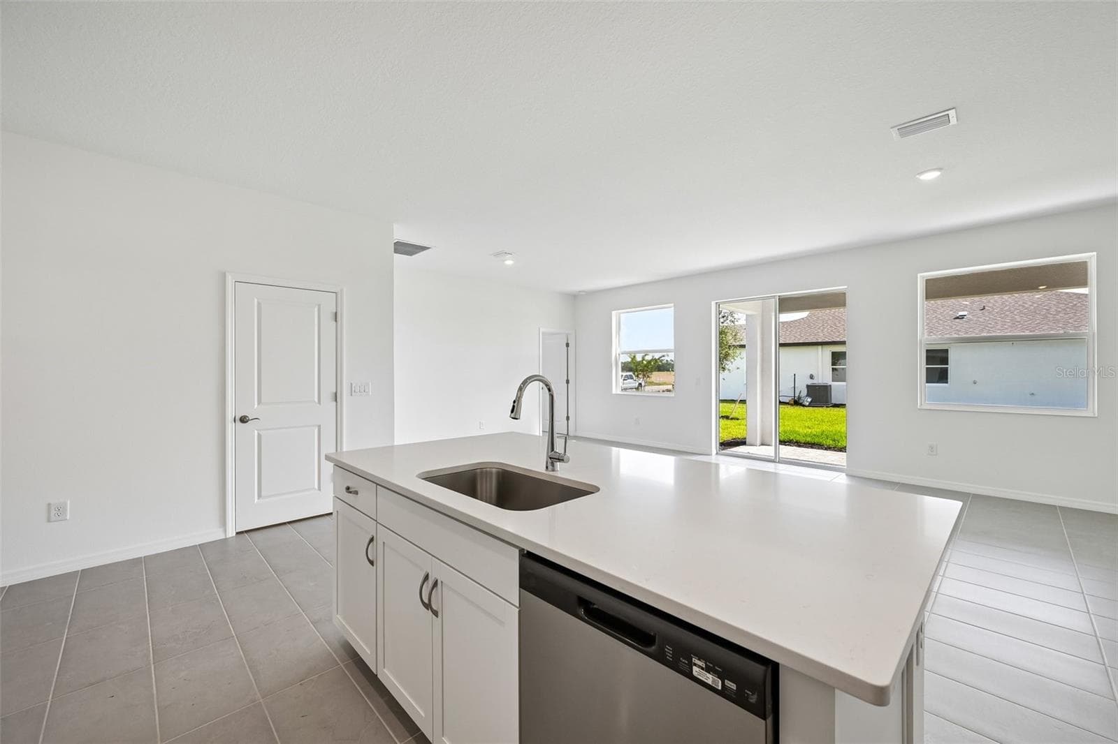 Single Family Residence at 8704 CANARD CV, PALMETTO, photo 5 of 25