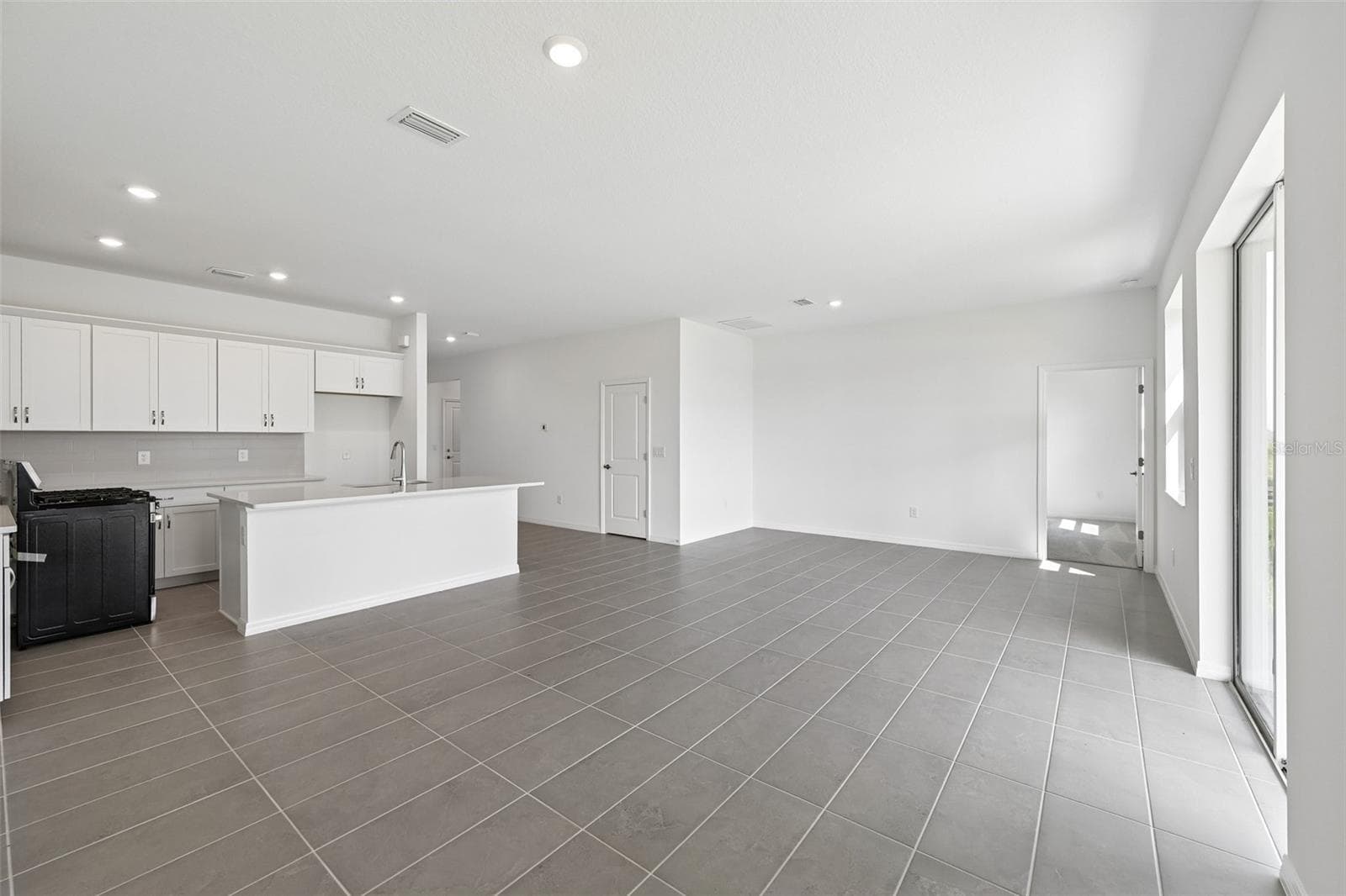 Single Family Residence at 8704 CANARD CV, PALMETTO, photo 6 of 25