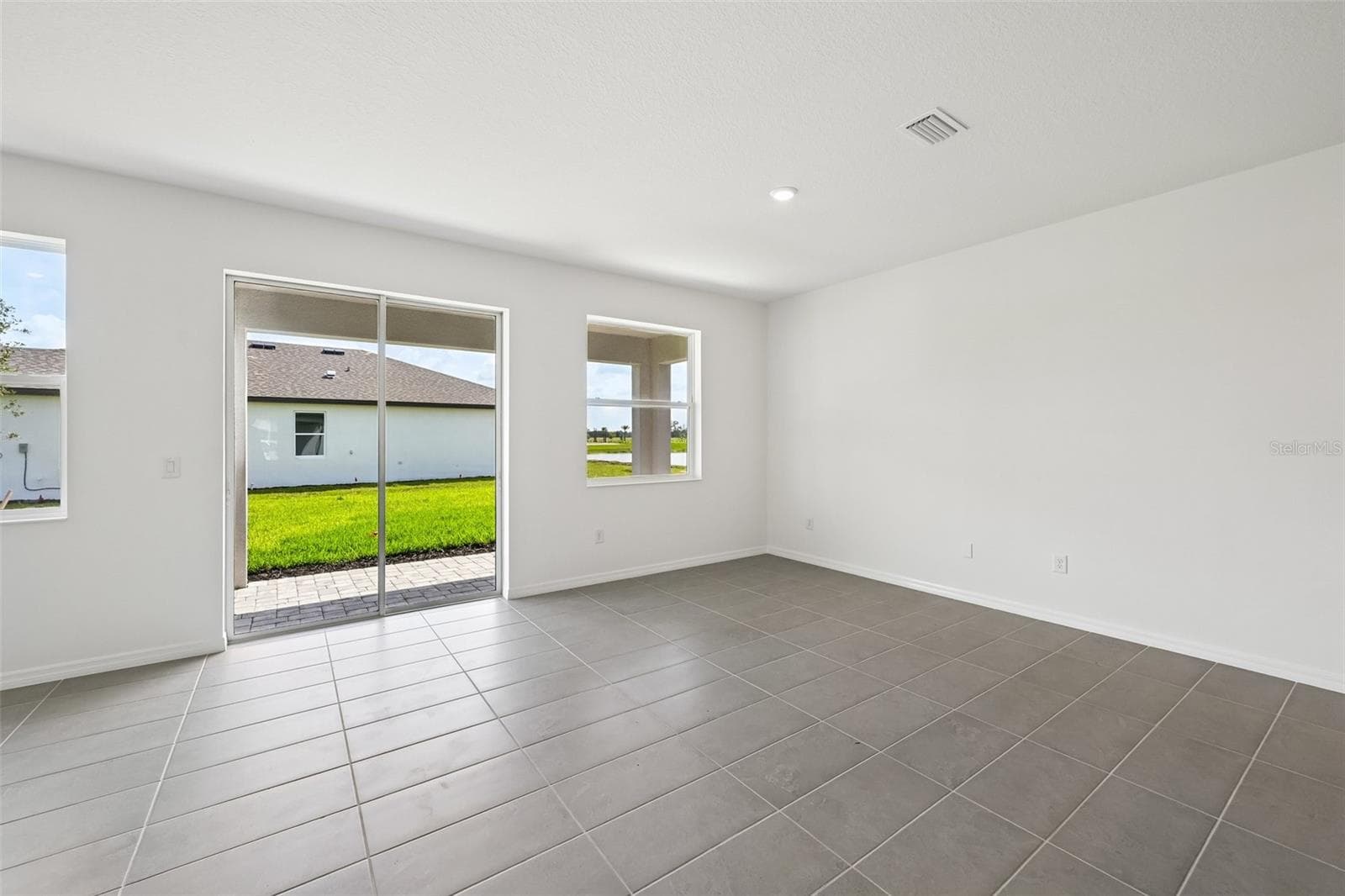 Single Family Residence at 8704 CANARD CV, PALMETTO, photo 9 of 25