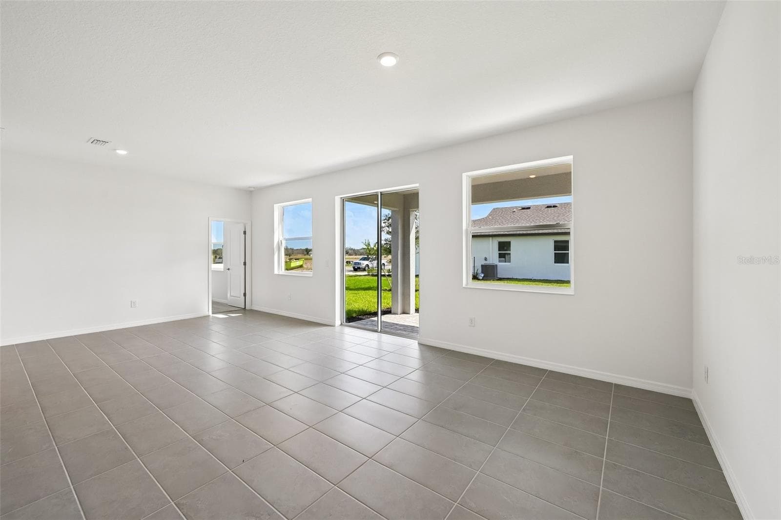 Single Family Residence at 8704 CANARD CV, PALMETTO, photo 10 of 25