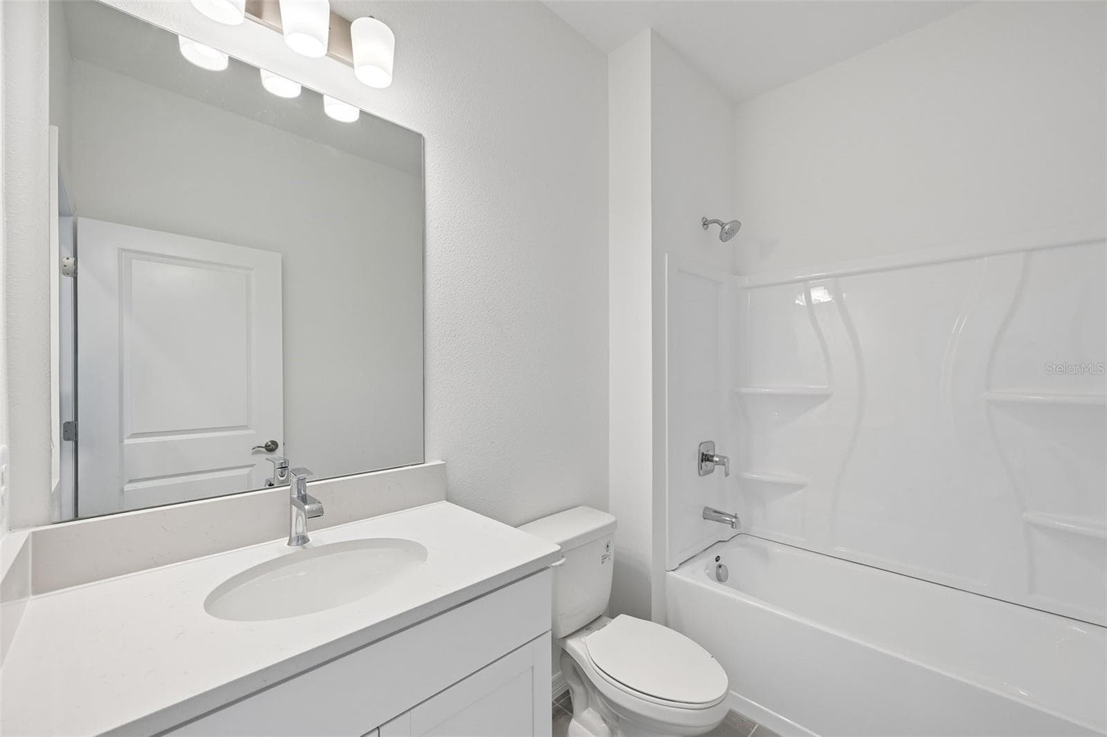 Single Family Residence at 8704 CANARD CV, PALMETTO, photo 13 of 25