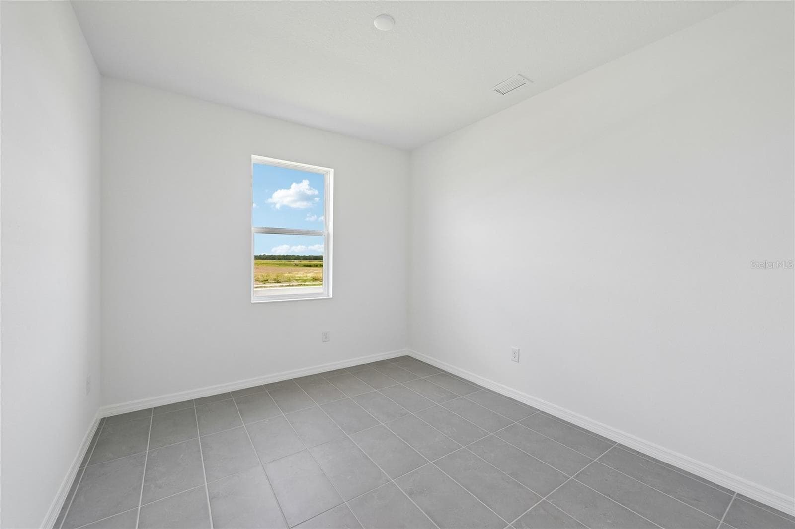 Single Family Residence at 8704 CANARD CV, PALMETTO, photo 16 of 25