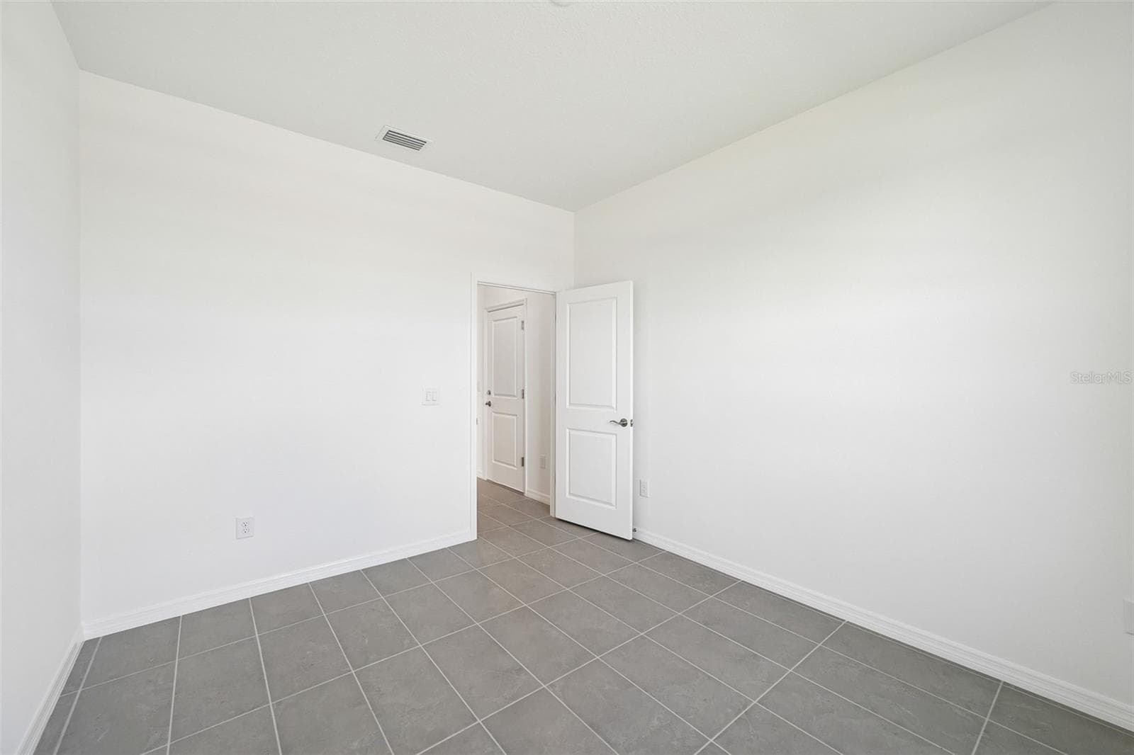 Single Family Residence at 8704 CANARD CV, PALMETTO, photo 17 of 25