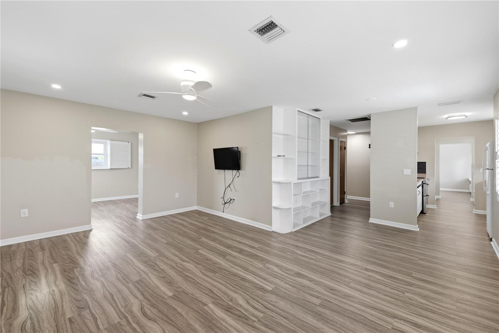 Single Family Residence at 1317 CYPRESS AVE, VENICE, photo 6 of 51