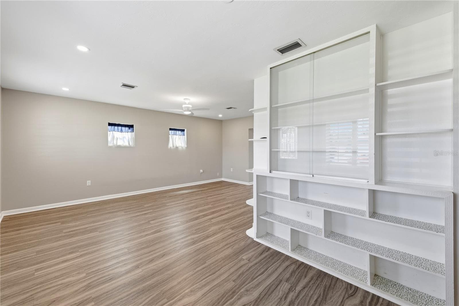 Single Family Residence at 1317 CYPRESS AVE, VENICE, photo 7 of 51