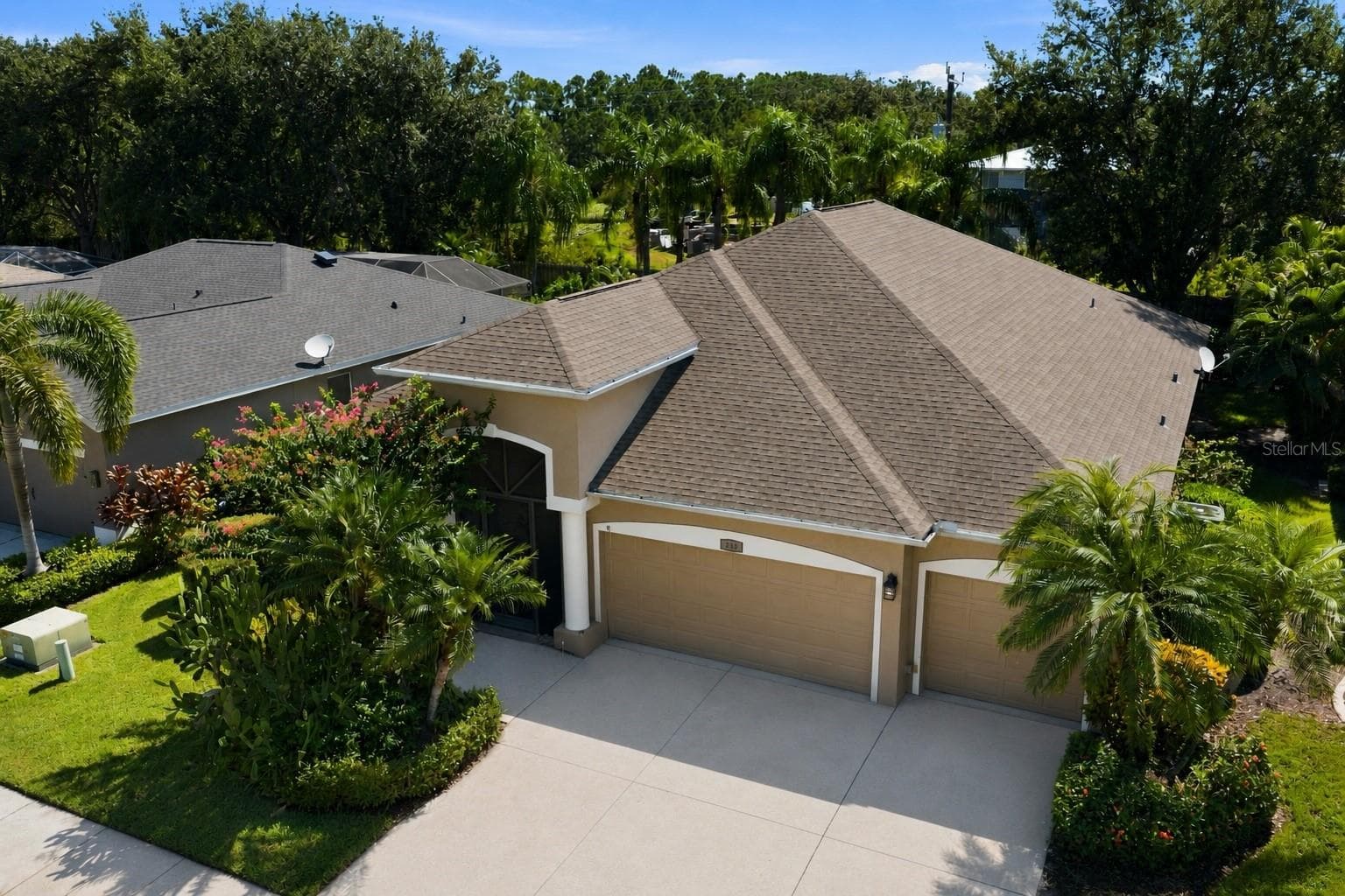 Single Family Residence at 295 LONDONDERRY DR, SARASOTA, photo 2 of 35
