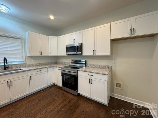 Single Family Residence at 3119 Castlemaine Drive, Charlotte, photo 13 of 39