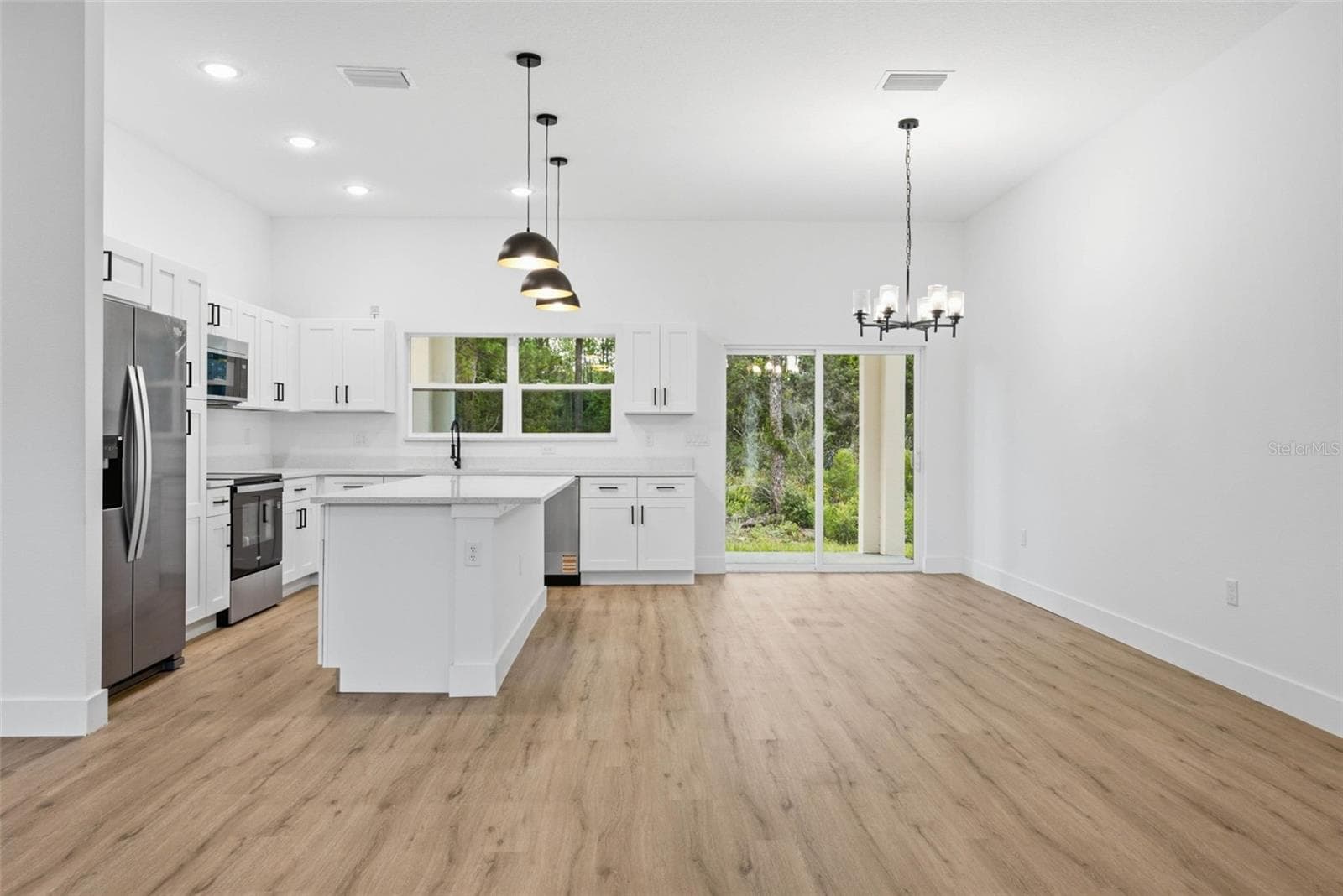 Single Family Residence at 33 FISHER PL, OCKLAWAHA, photo 6 of 56