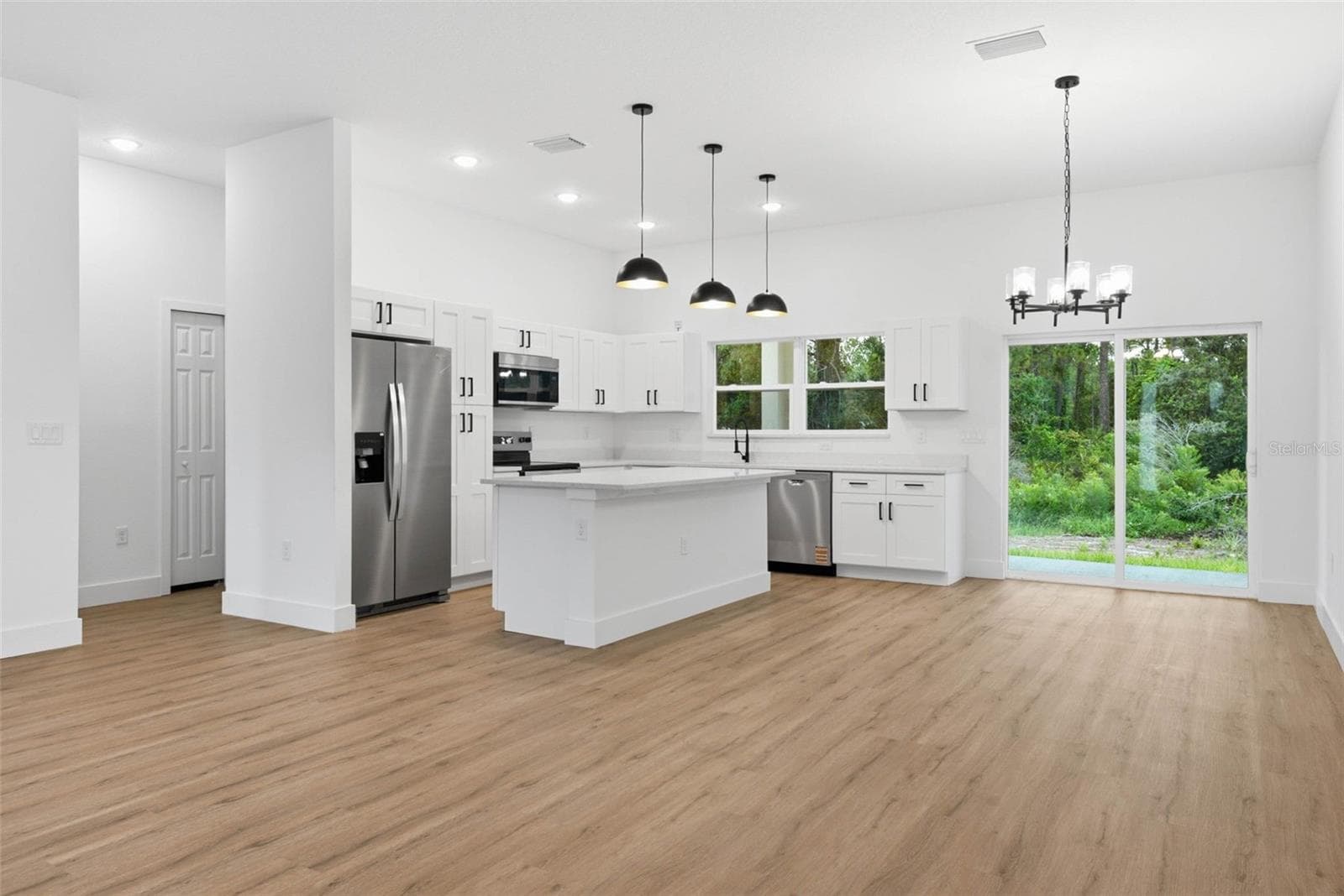 Single Family Residence at 33 FISHER PL, OCKLAWAHA, photo 7 of 56