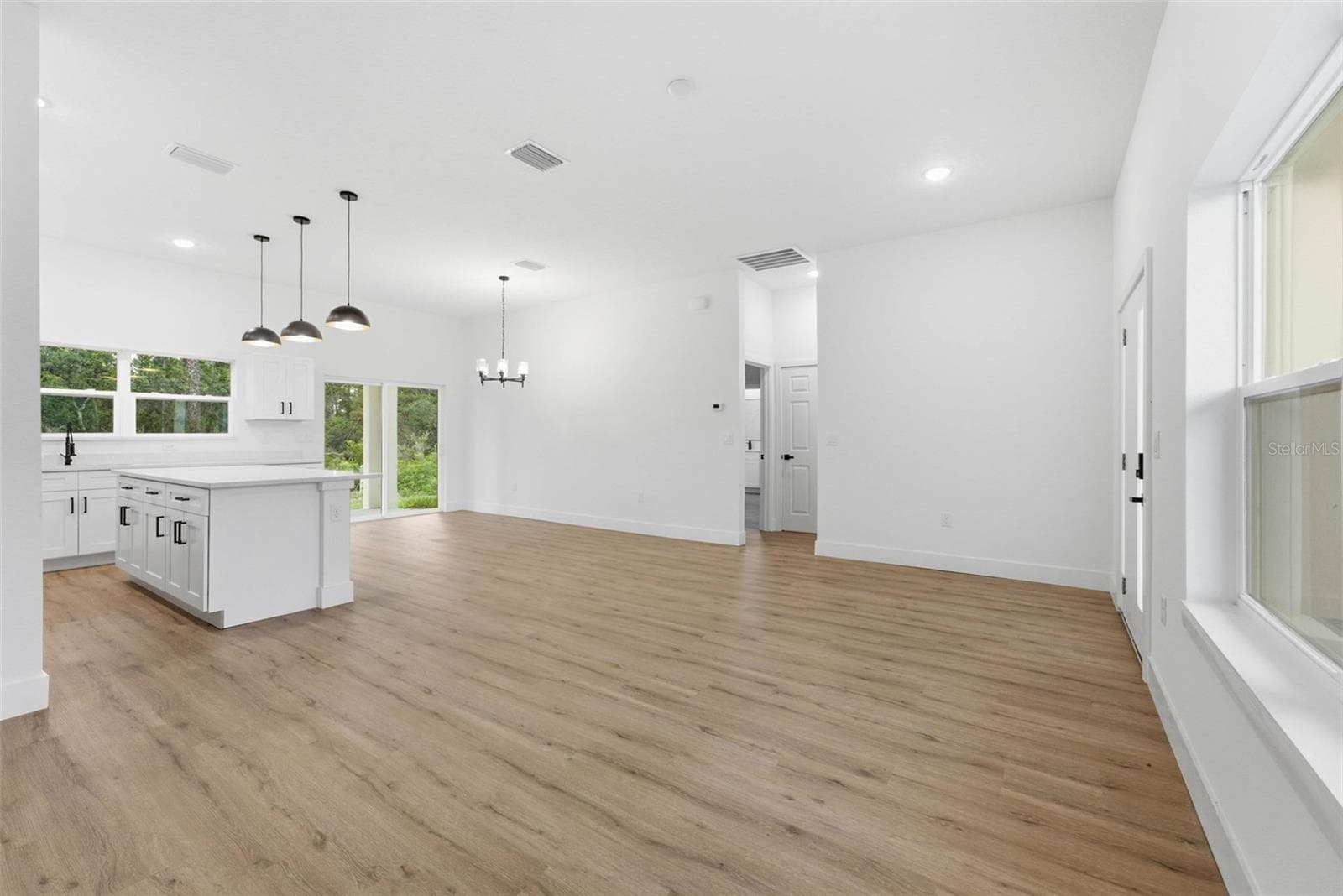 Single Family Residence at 33 FISHER PL, OCKLAWAHA, photo 10 of 56