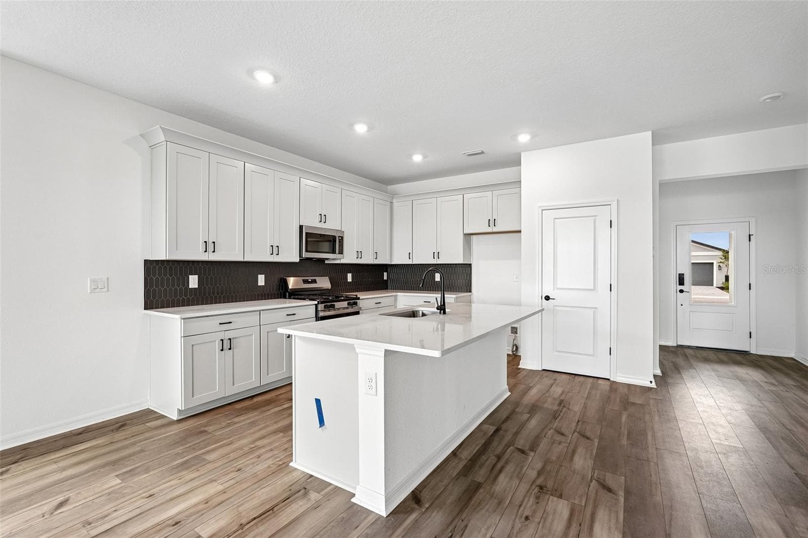 Single Family Residence at 8712 CANARD CV, PALMETTO, photo 4 of 32