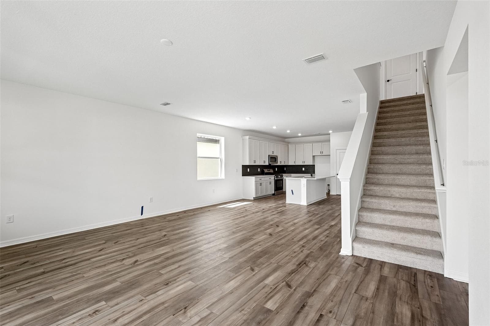 Single Family Residence at 8712 CANARD CV, PALMETTO, photo 7 of 32