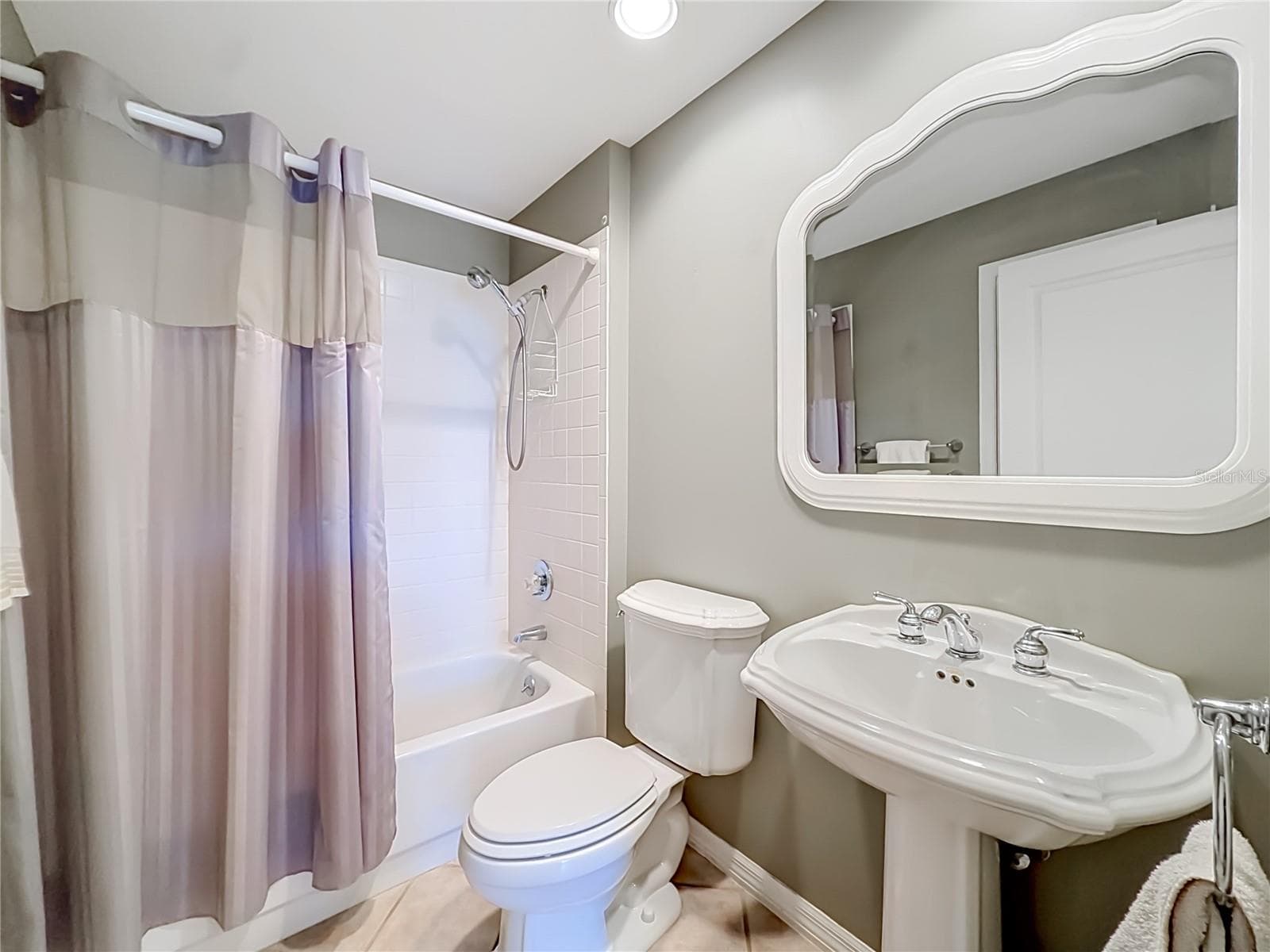 Guest Bathroom - 3008 SW 41ST PL, OCALA