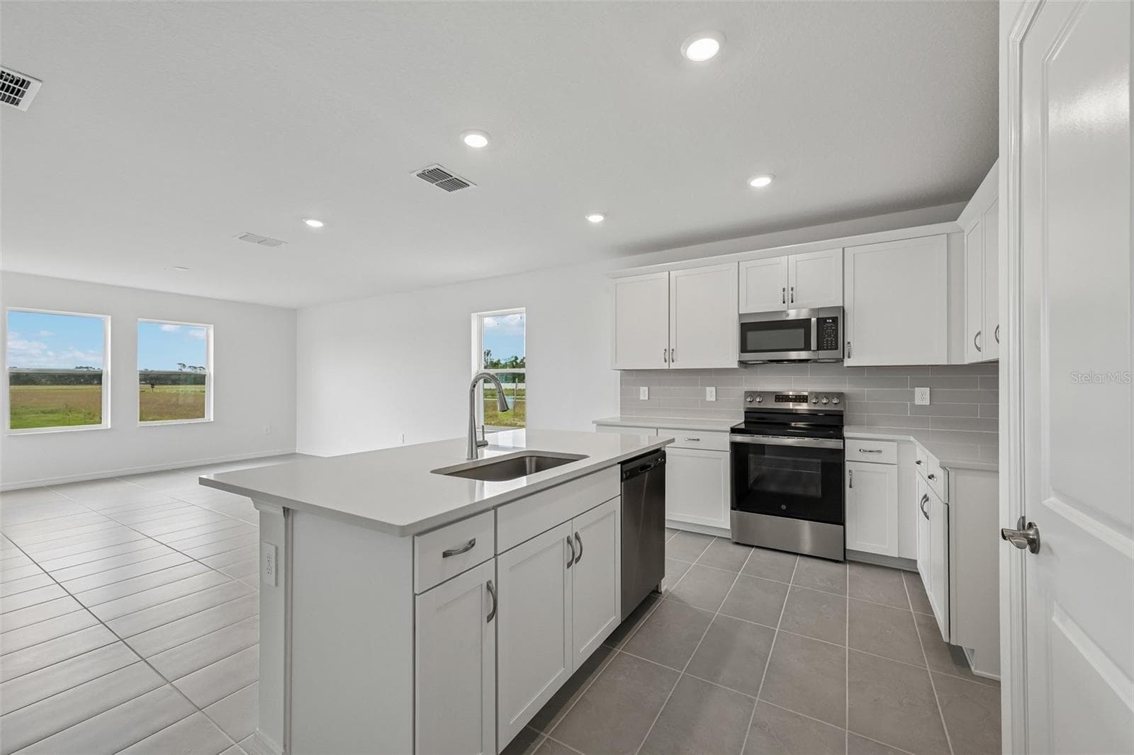 Single Family Residence at 9014 OPTIMIST WAY, PALMETTO, photo 6 of 29