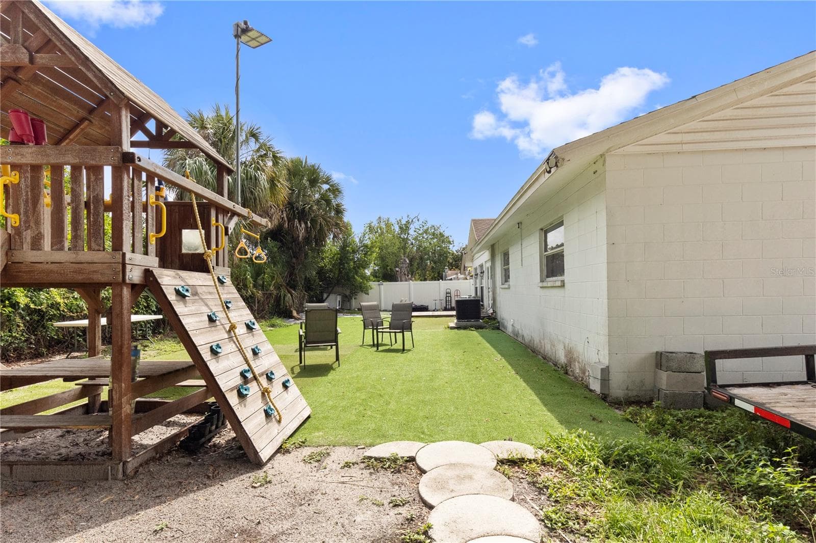 Single Family Residence at 7529 ARMAND CIR, TAMPA, photo 11 of 50