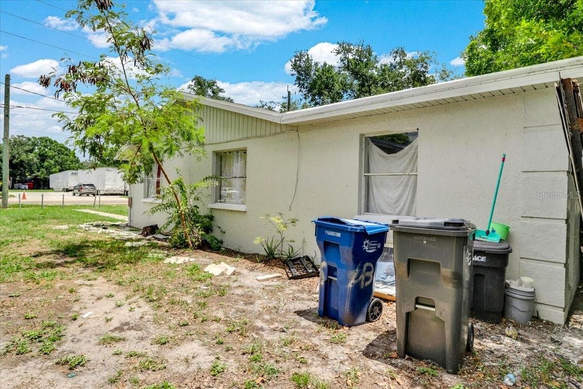 Duplex at 4306 9TH ST E, BRADENTON, photo 4 of 46