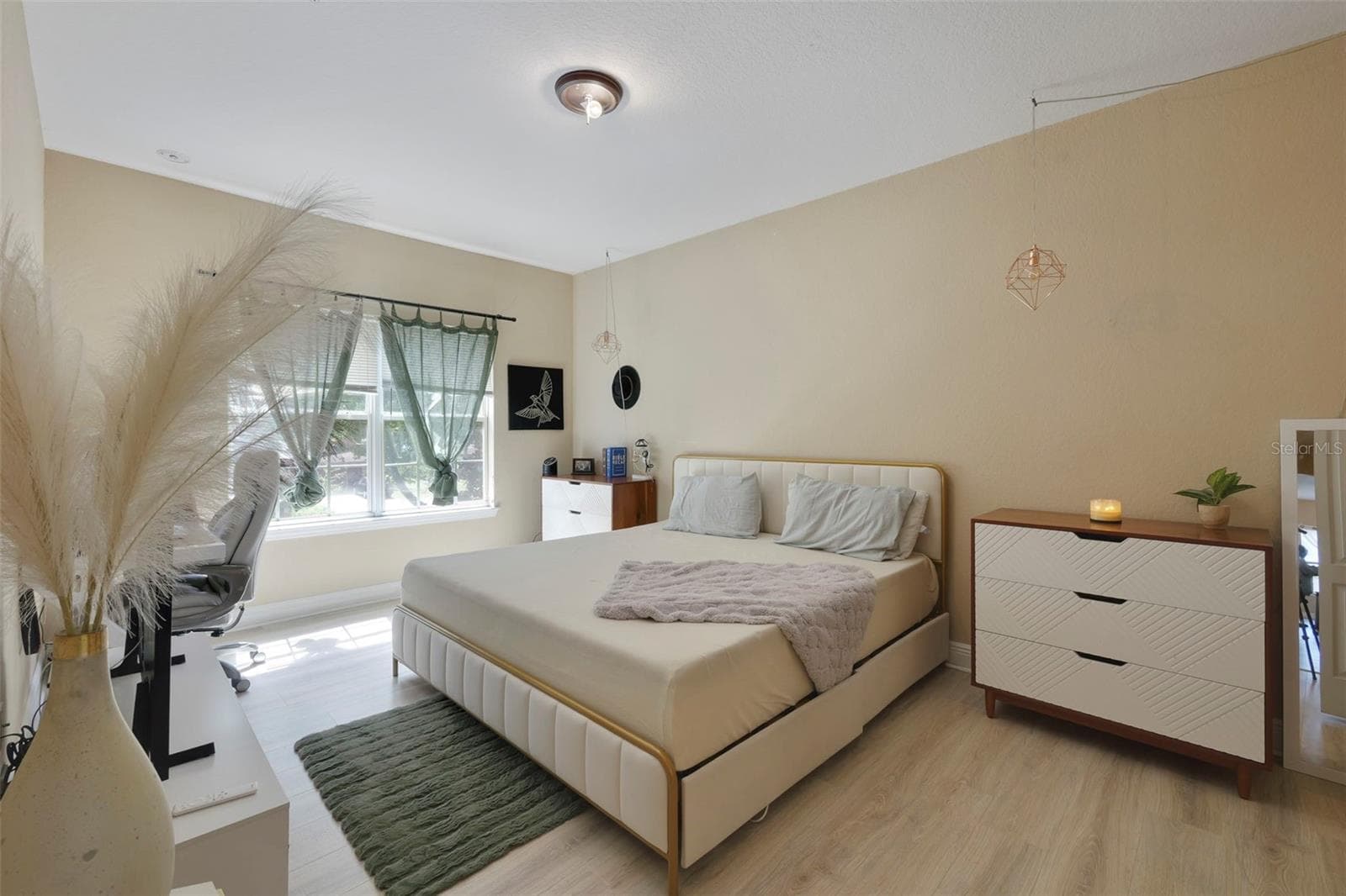 Main floor primary suite. - 3719 S LAKE ORLANDO PKWY #2, ORLANDO