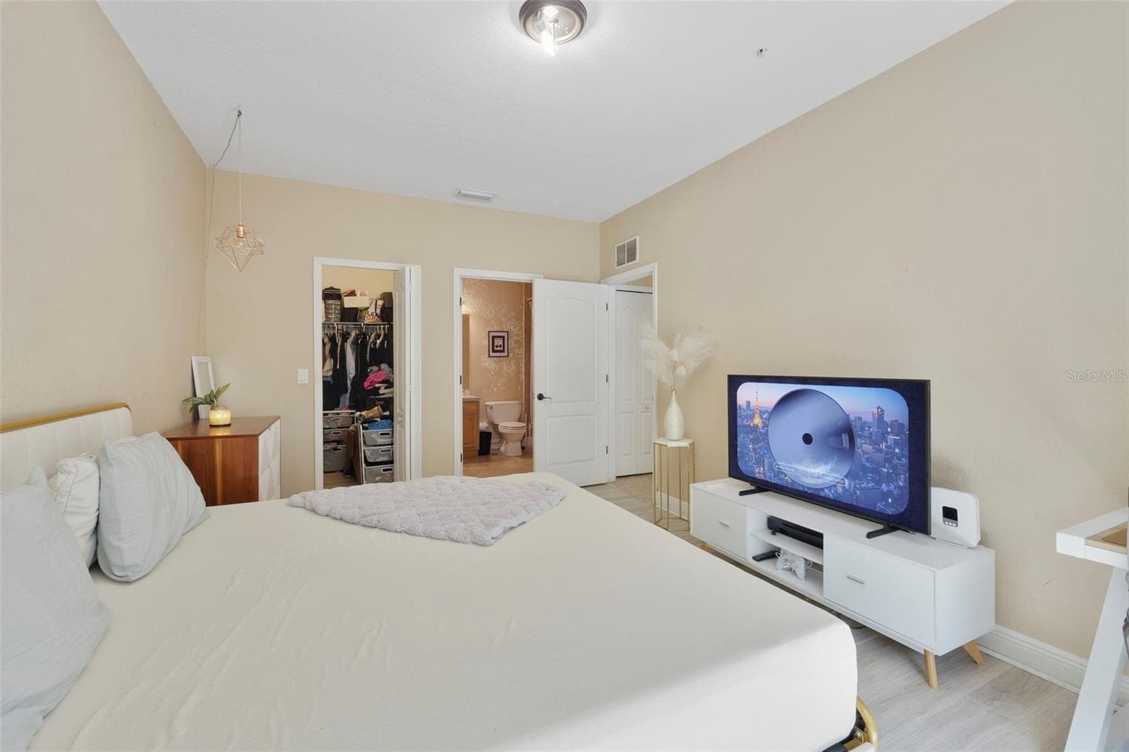Main floor primary suite. - 3719 S LAKE ORLANDO PKWY #2, ORLANDO