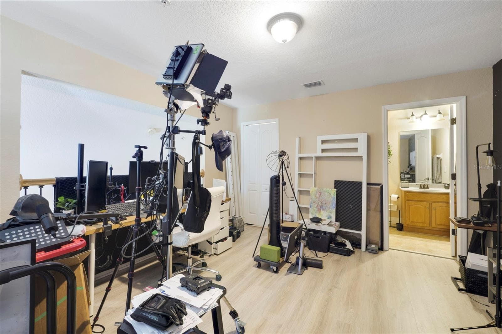Versatile second floor. - 3719 S LAKE ORLANDO PKWY #2, ORLANDO