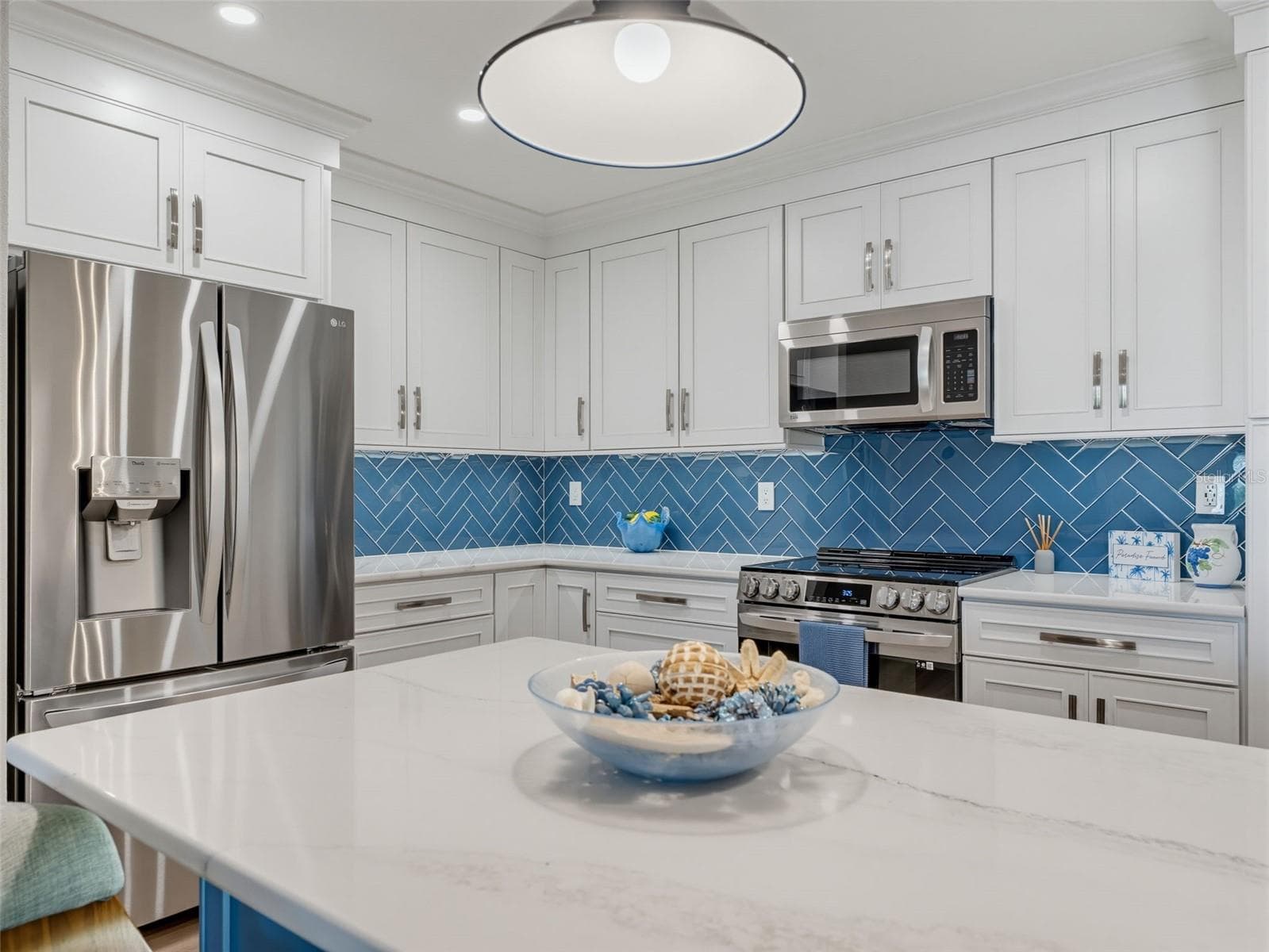 Quartz countertops - 1372 CARLISLE CT, DUNEDIN
