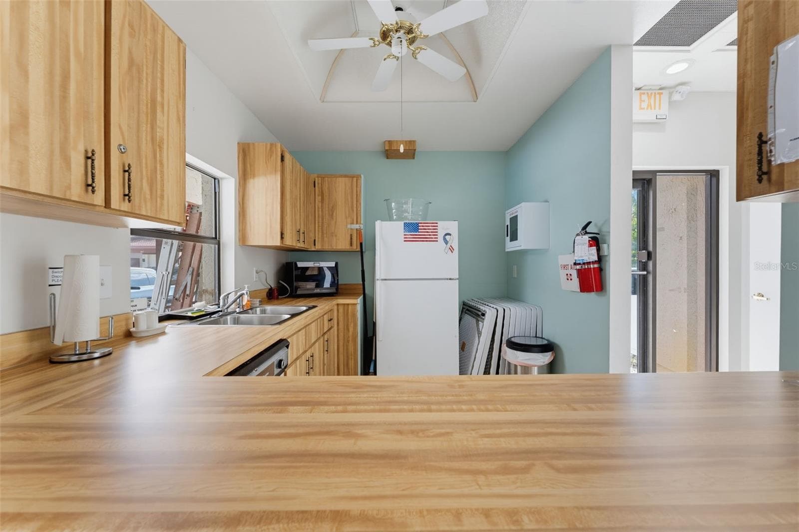 Community kitchen - 1372 CARLISLE CT, DUNEDIN