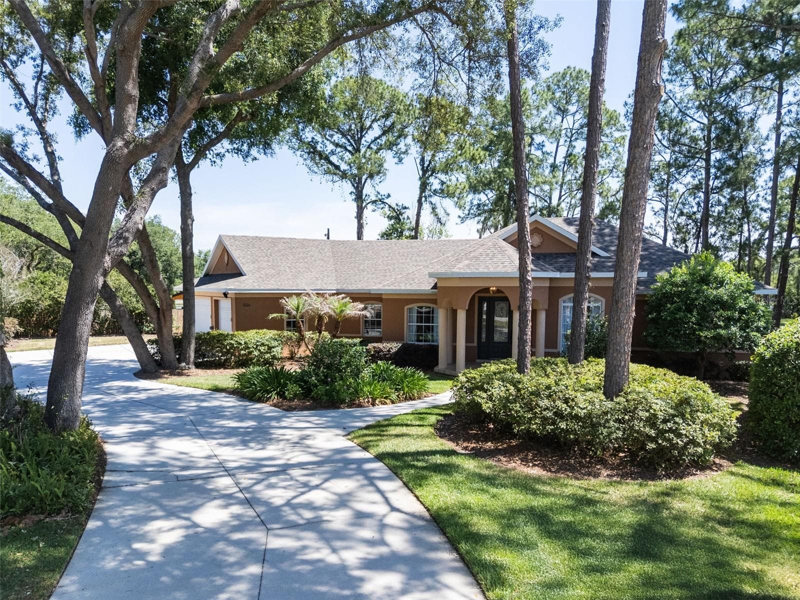 Single Family Residence at 1064 CEASARS CT, MOUNT DORA, photo 31 of 40